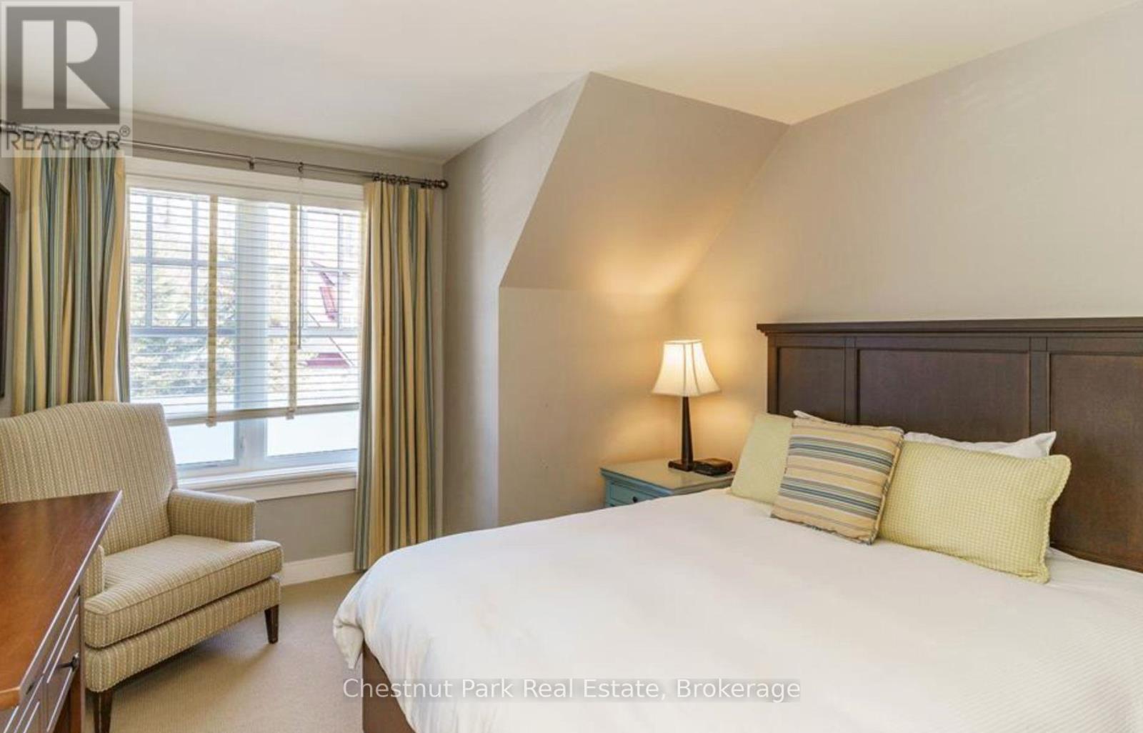 201 GLEN ABBEY WAY S