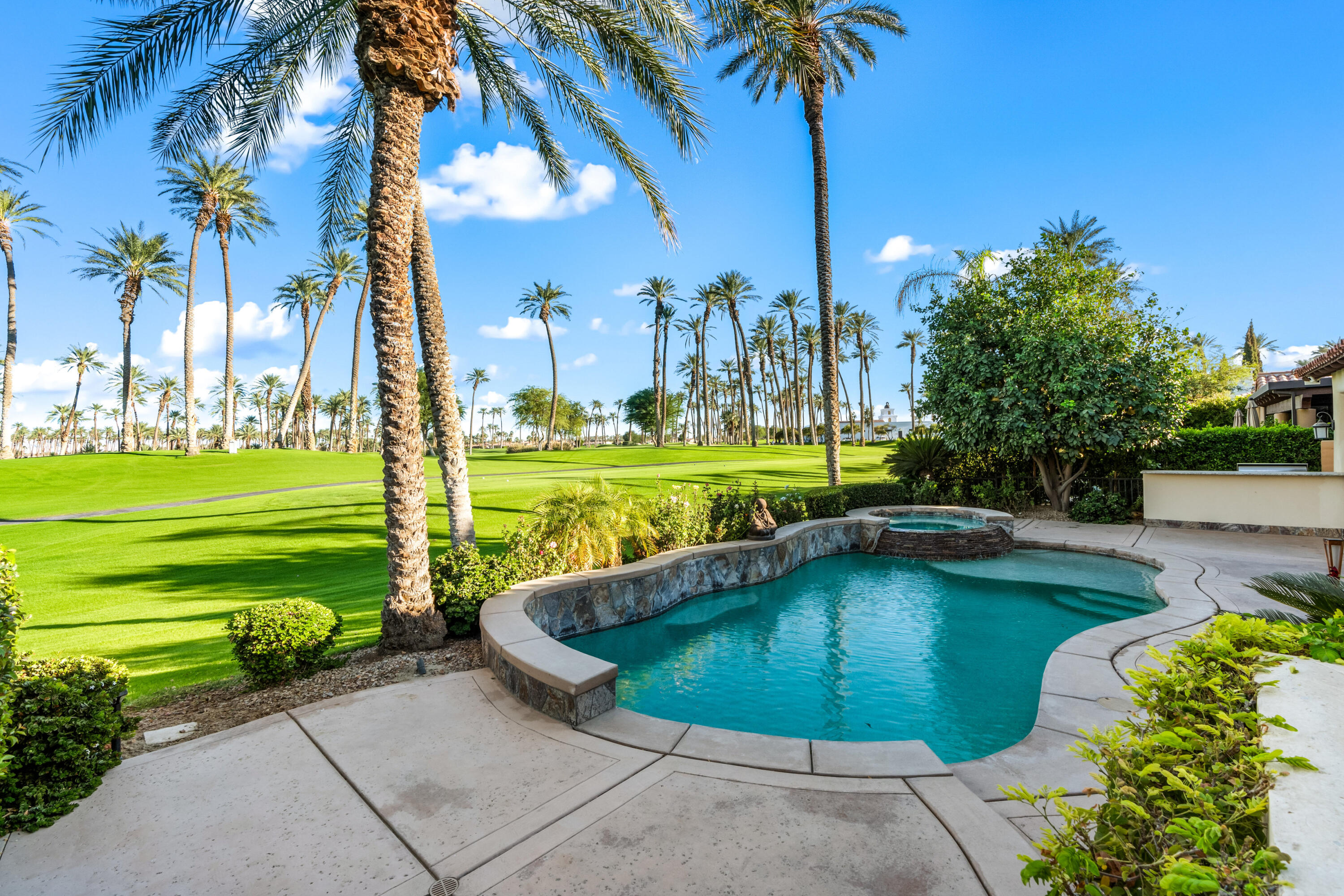 56648 Palms DR