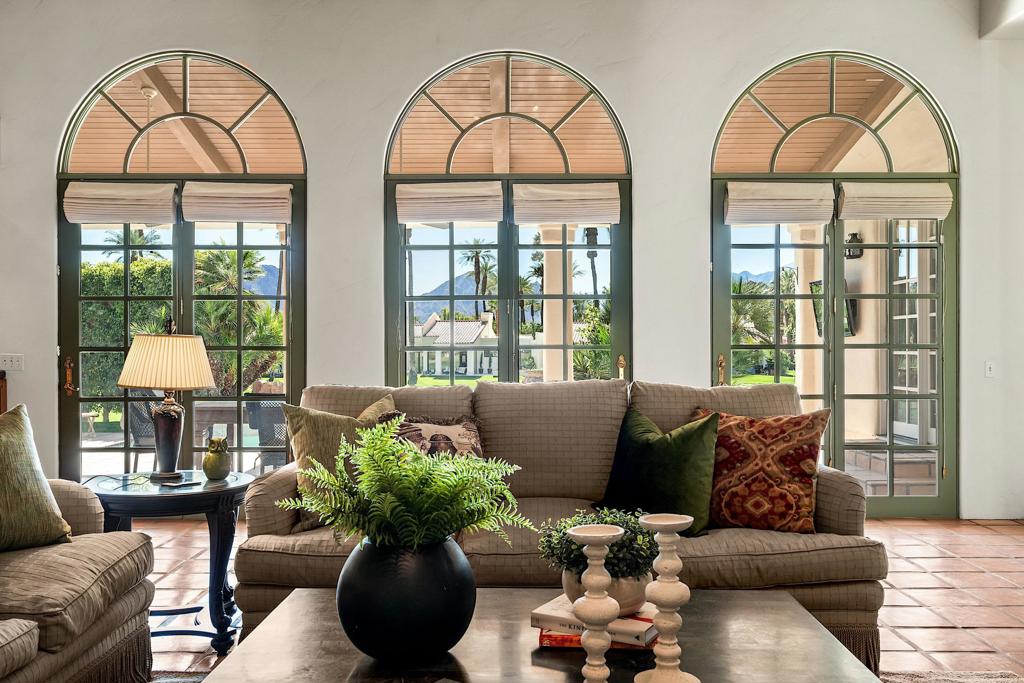 77175 Avenida Arteaga