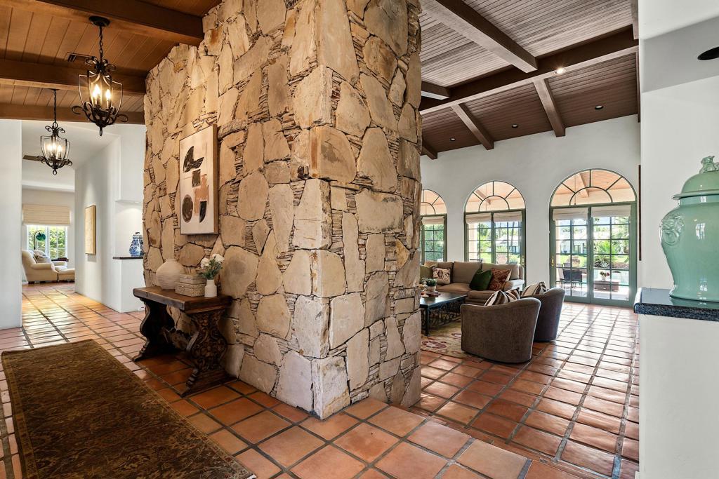 77175 Avenida Arteaga