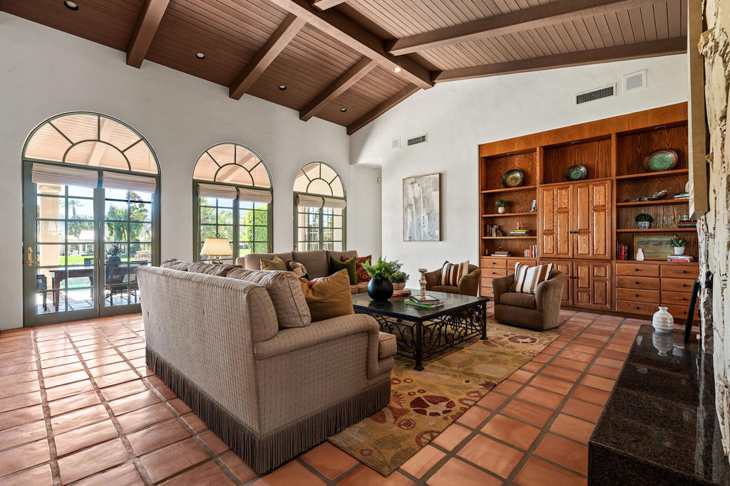 77175 Avenida Arteaga