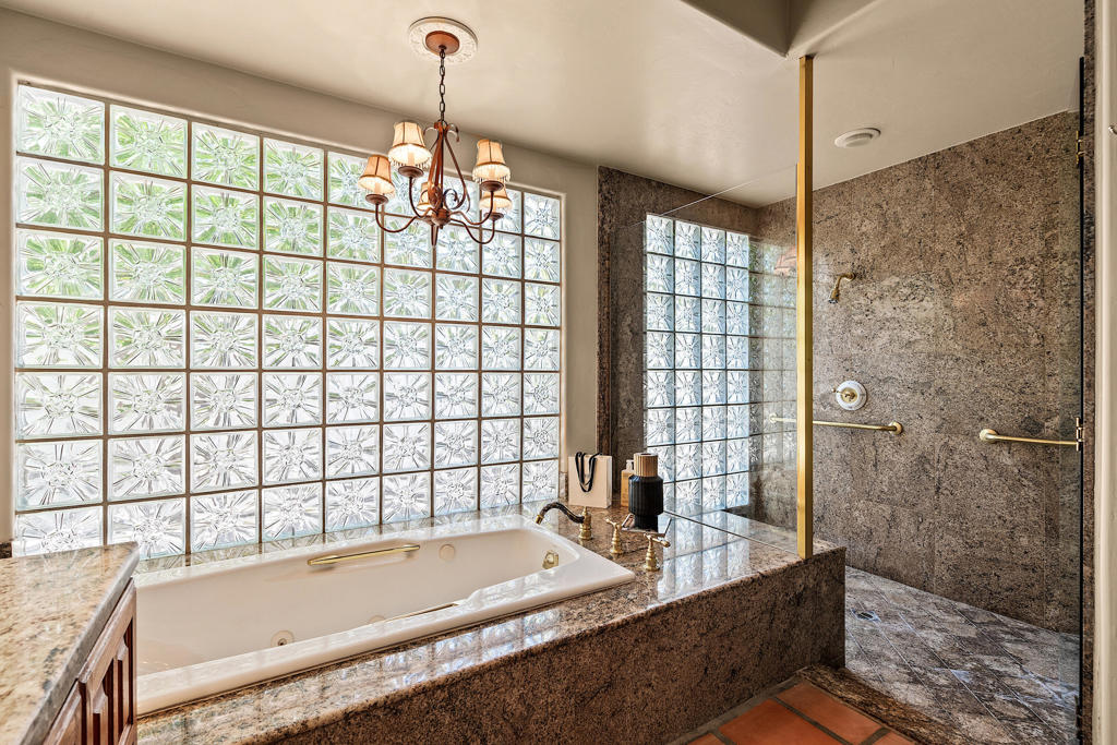 77175 Avenida Arteaga