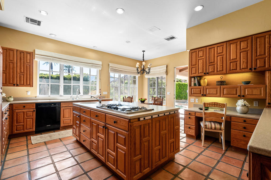 77175 Avenida Arteaga