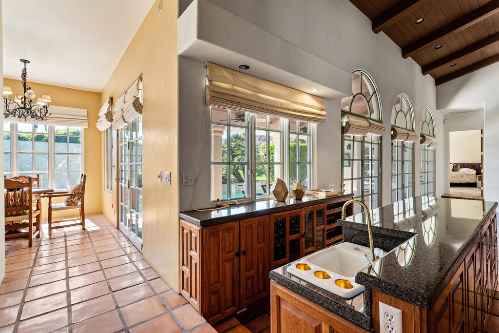 77175 Avenida Arteaga