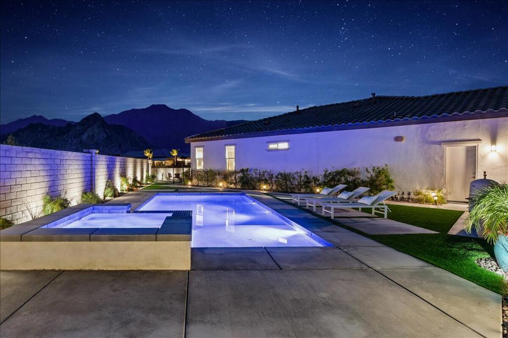 58080 Coral View Way