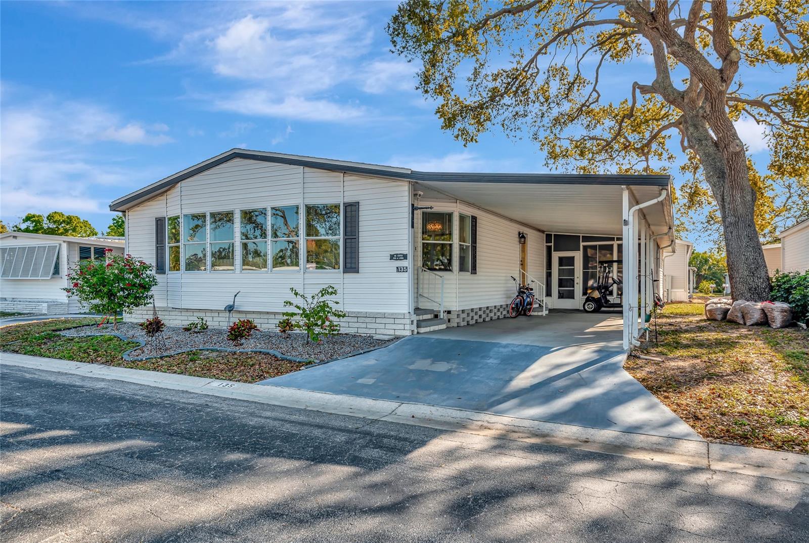 135 OAKWOOD LN
