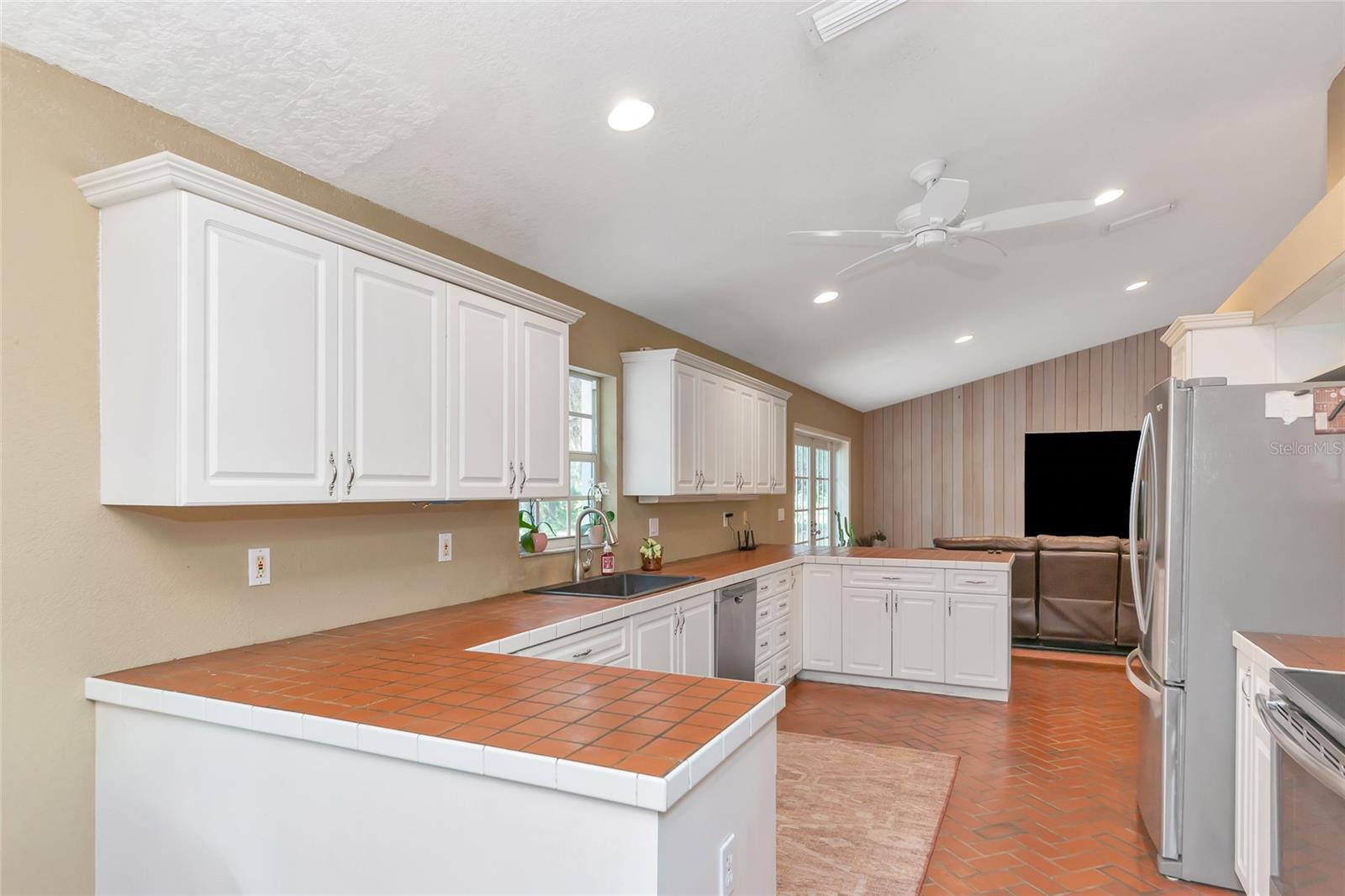 14705 MOSSY HAMMOCK LN