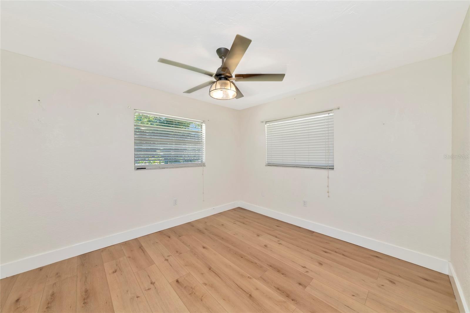 6505 11TH DR E