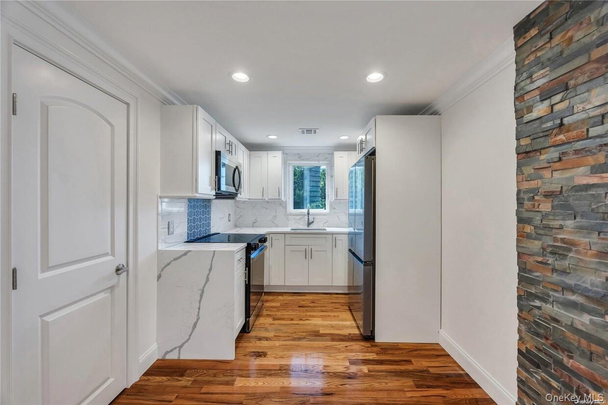 177 Waverly Avenue Unit: Second Floor