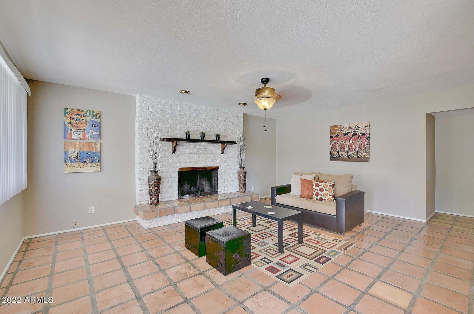 1904 E LAGUNA Drive