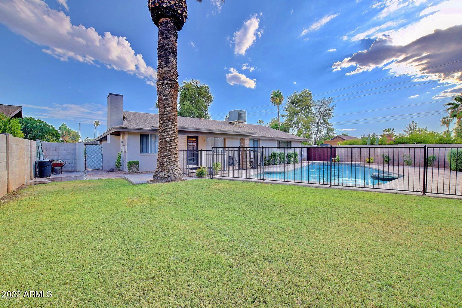 1904 E LAGUNA Drive