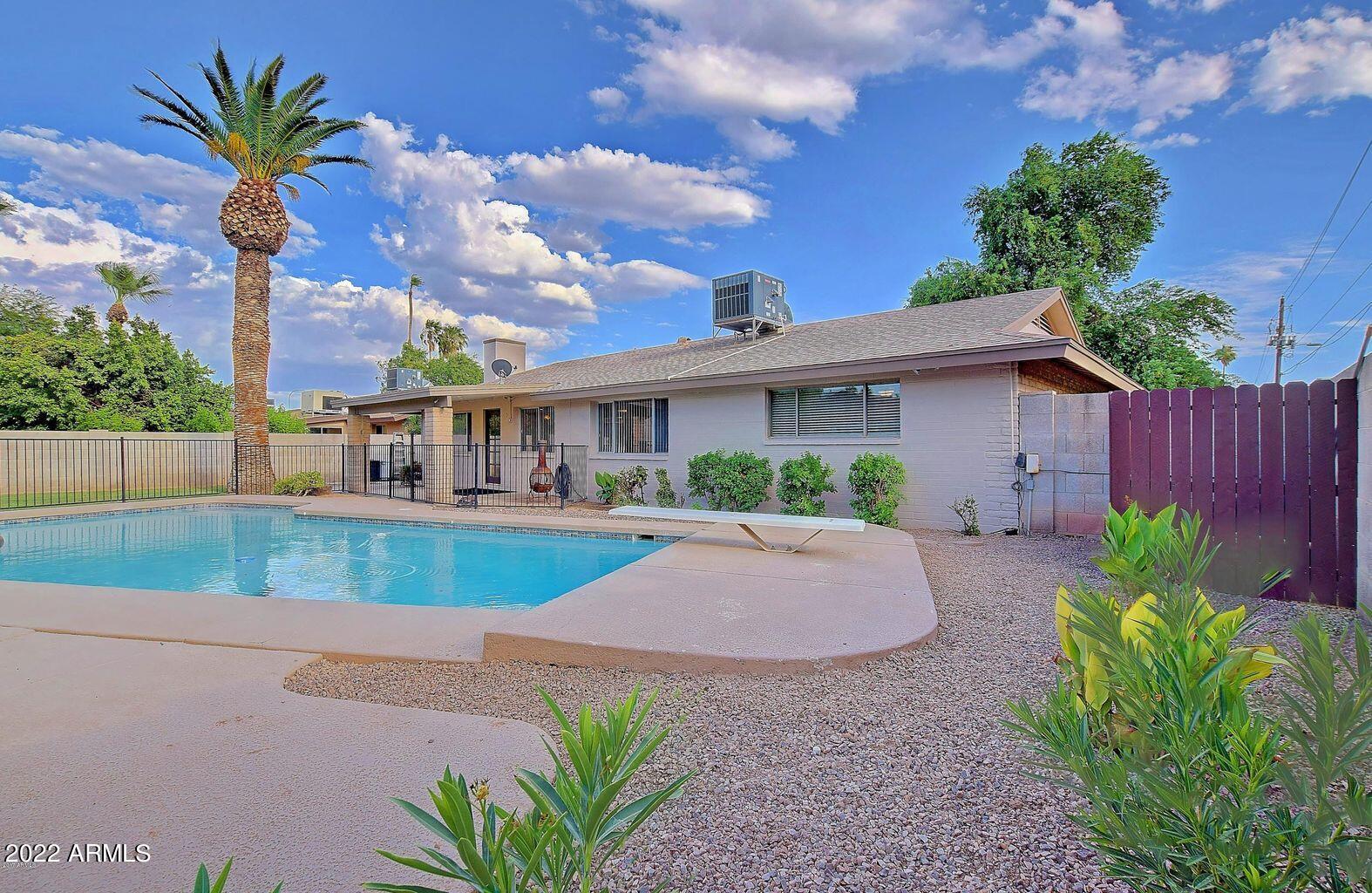 1904 E LAGUNA Drive