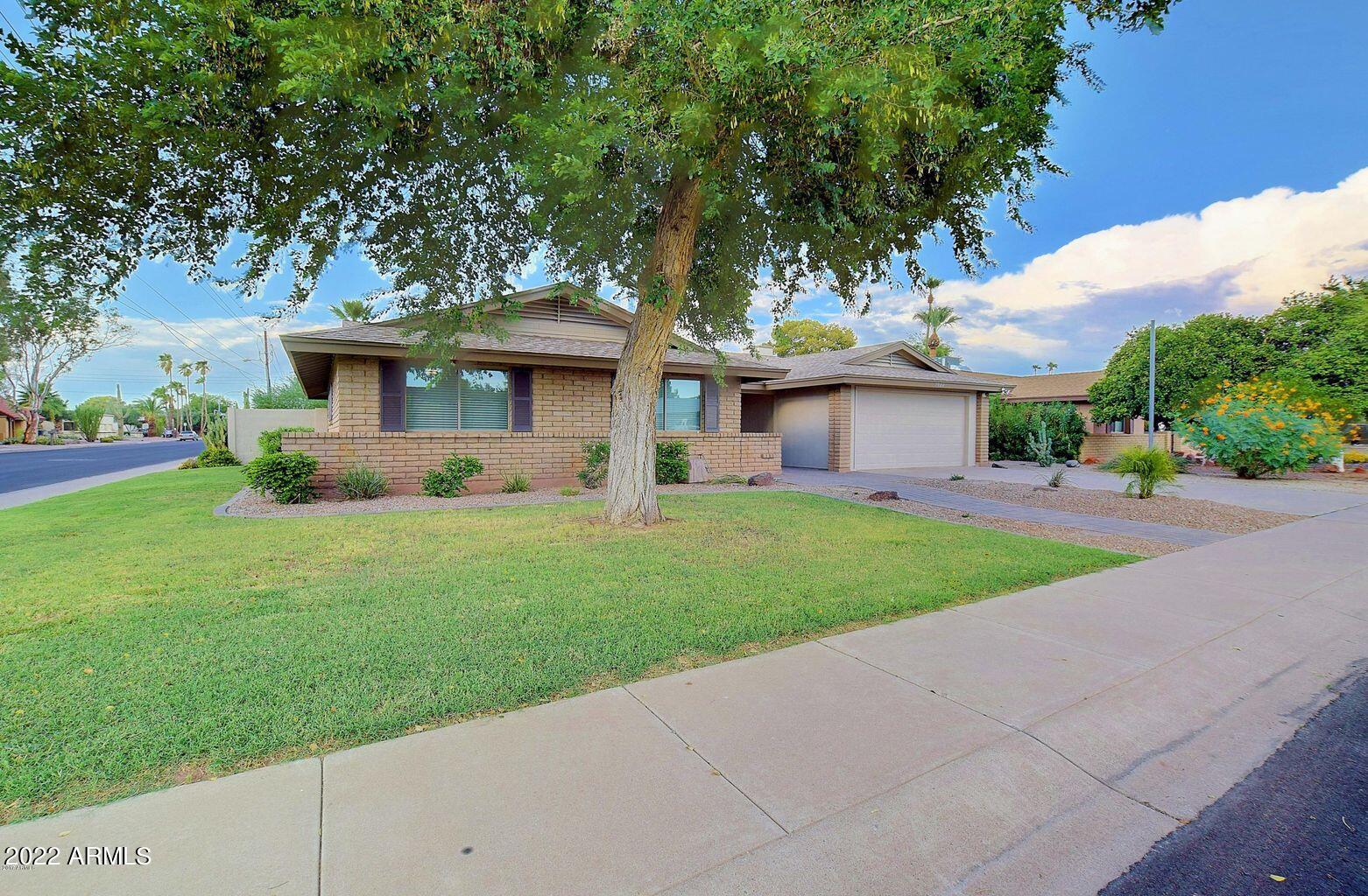 1904 E LAGUNA Drive