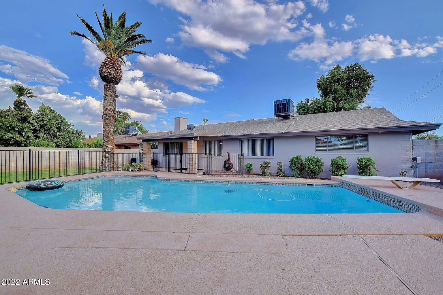 1904 E LAGUNA Drive