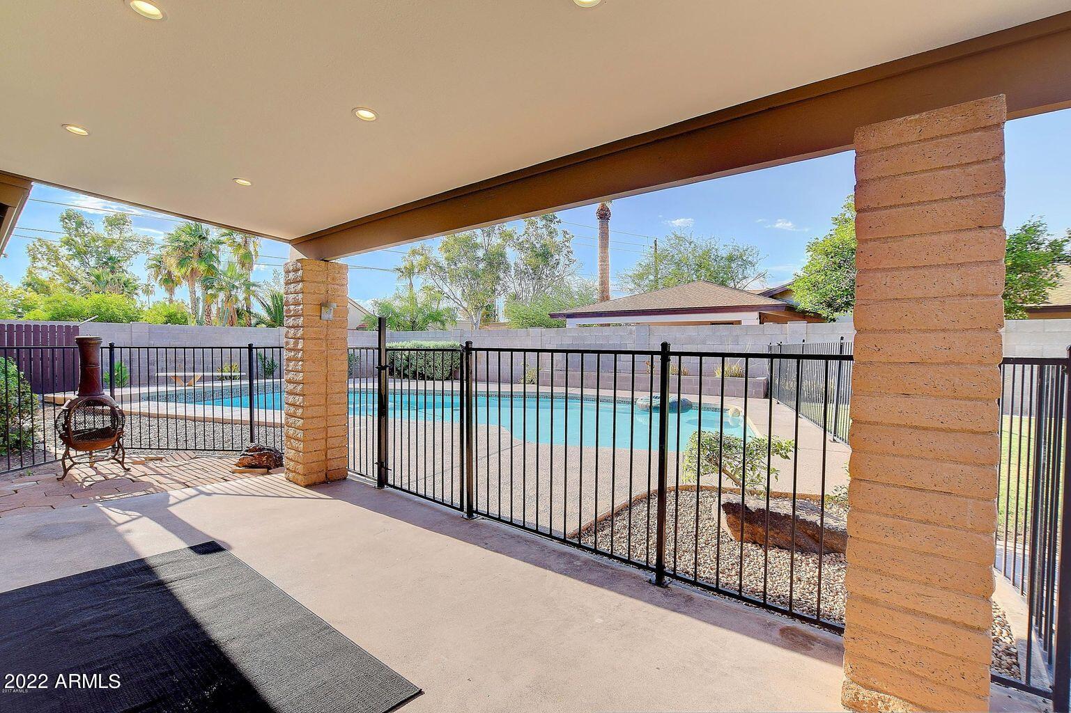 1904 E LAGUNA Drive