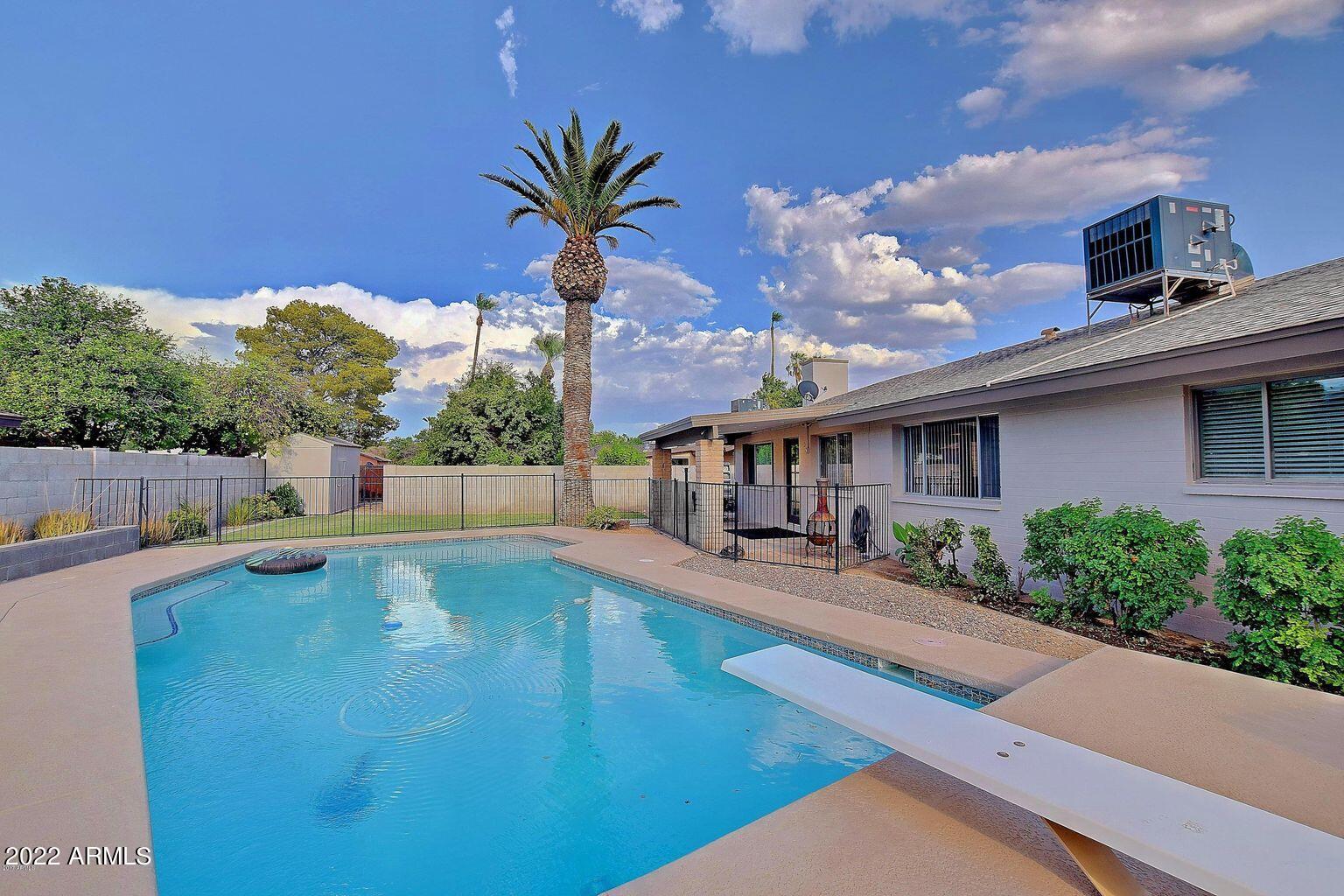1904 E LAGUNA Drive