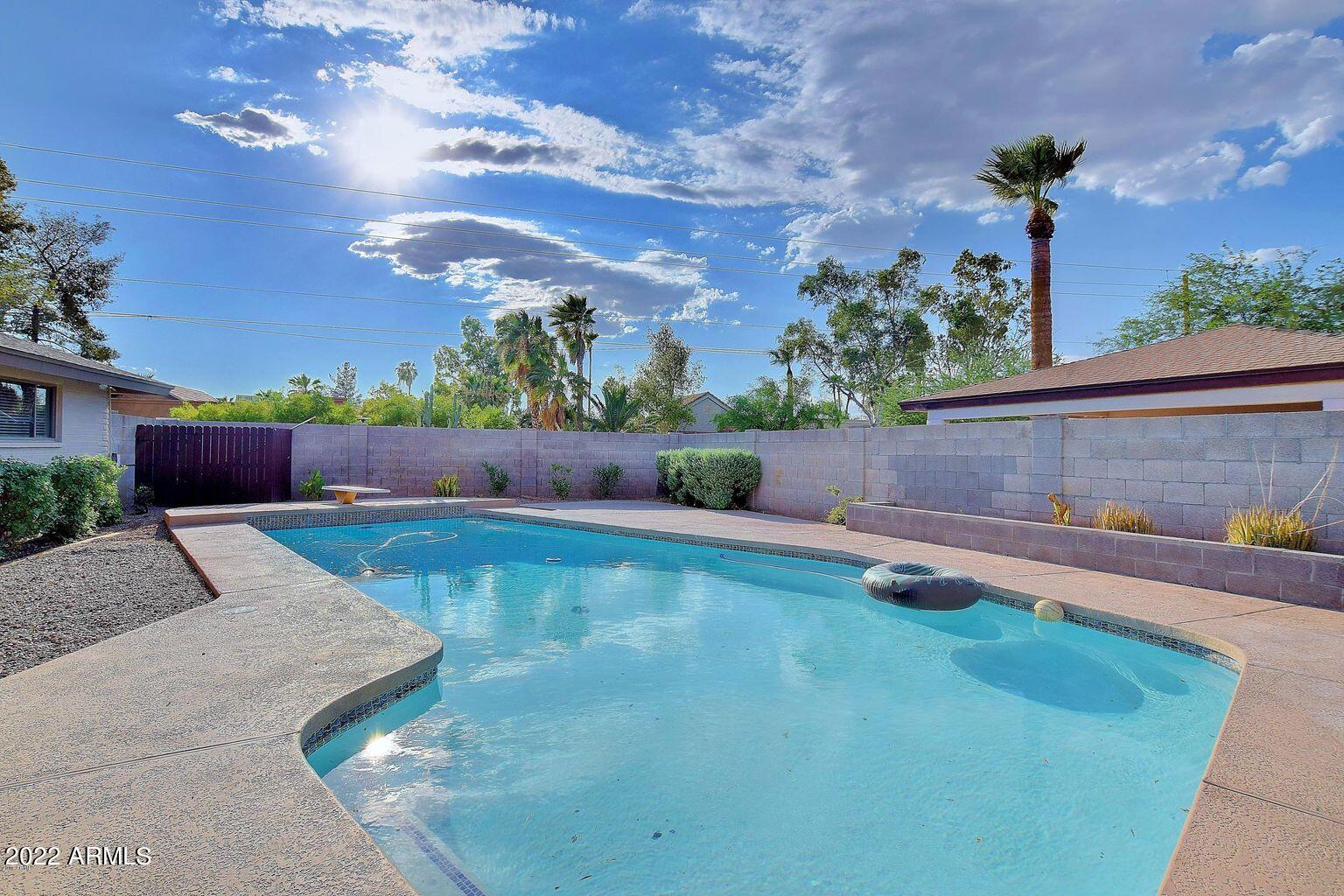 1904 E LAGUNA Drive