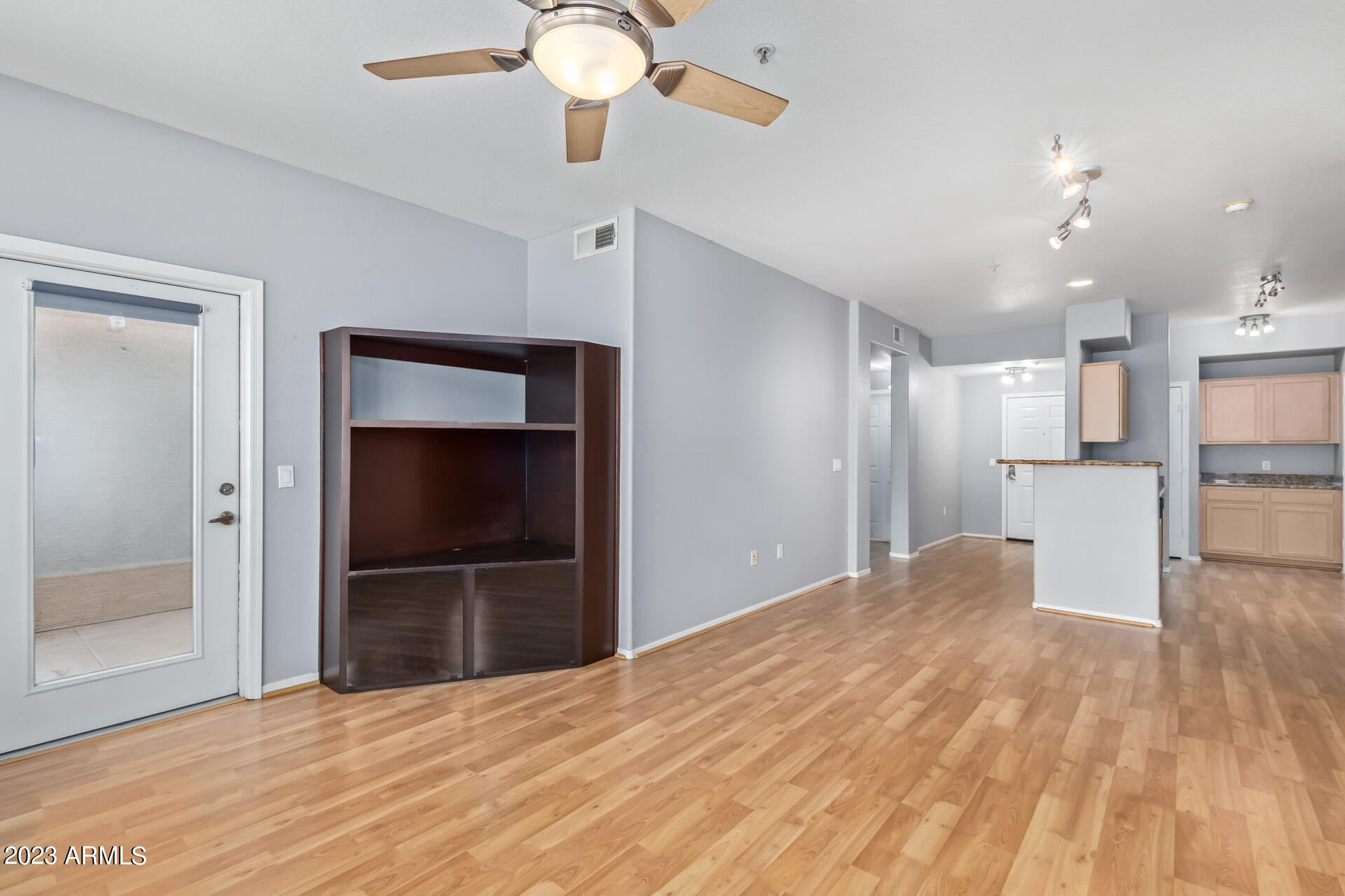 435 W RIO SALADO Parkway, 203