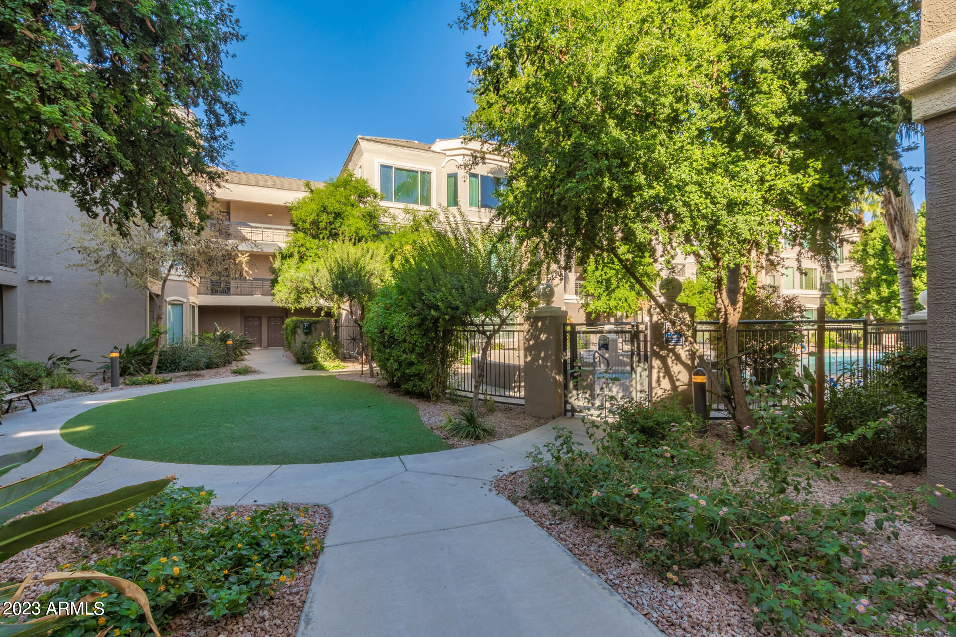 435 W RIO SALADO Parkway, 203