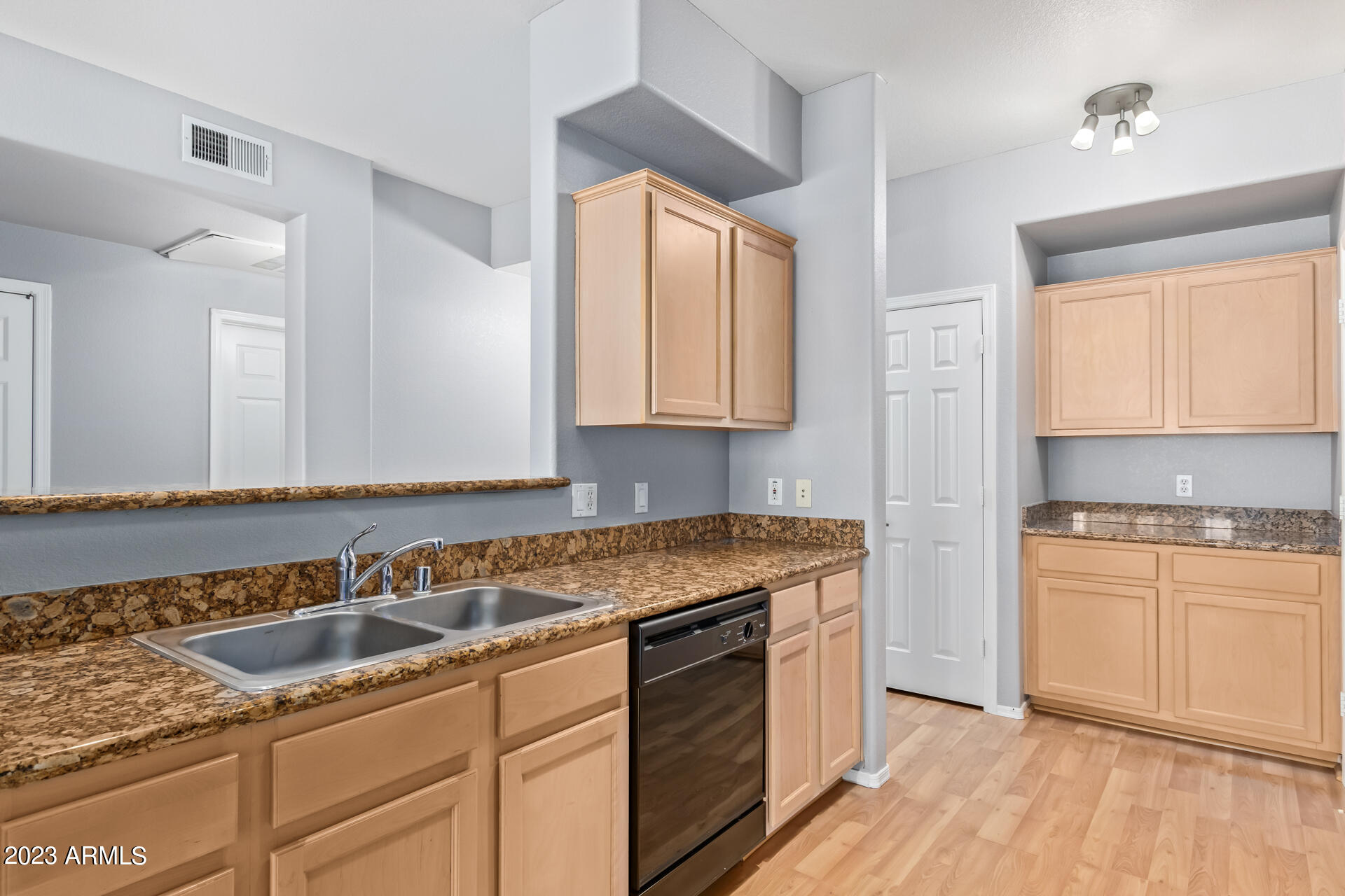 435 W RIO SALADO Parkway, 203