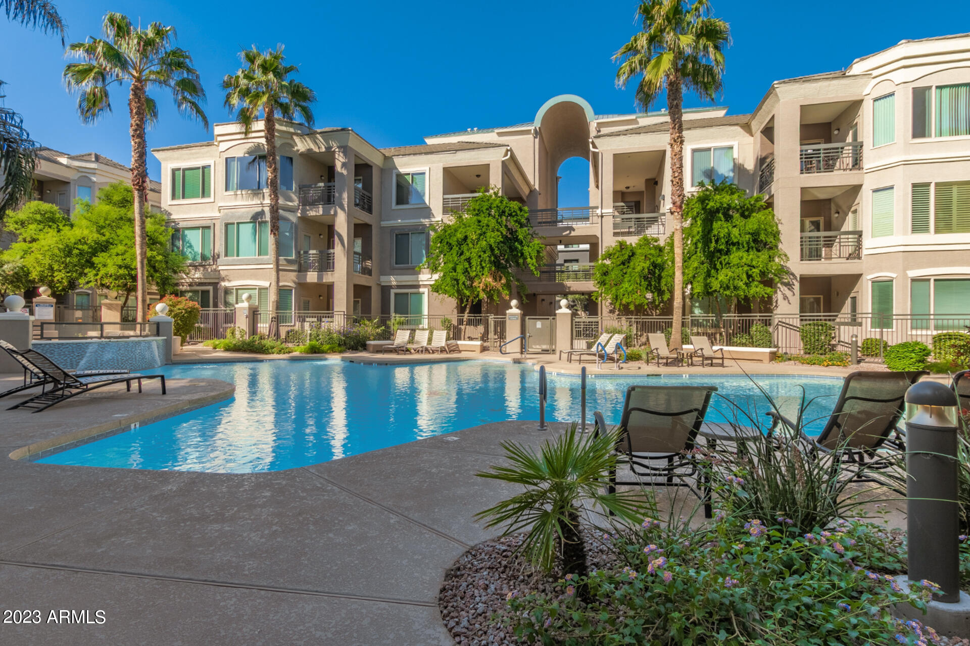 435 W RIO SALADO Parkway, 203
