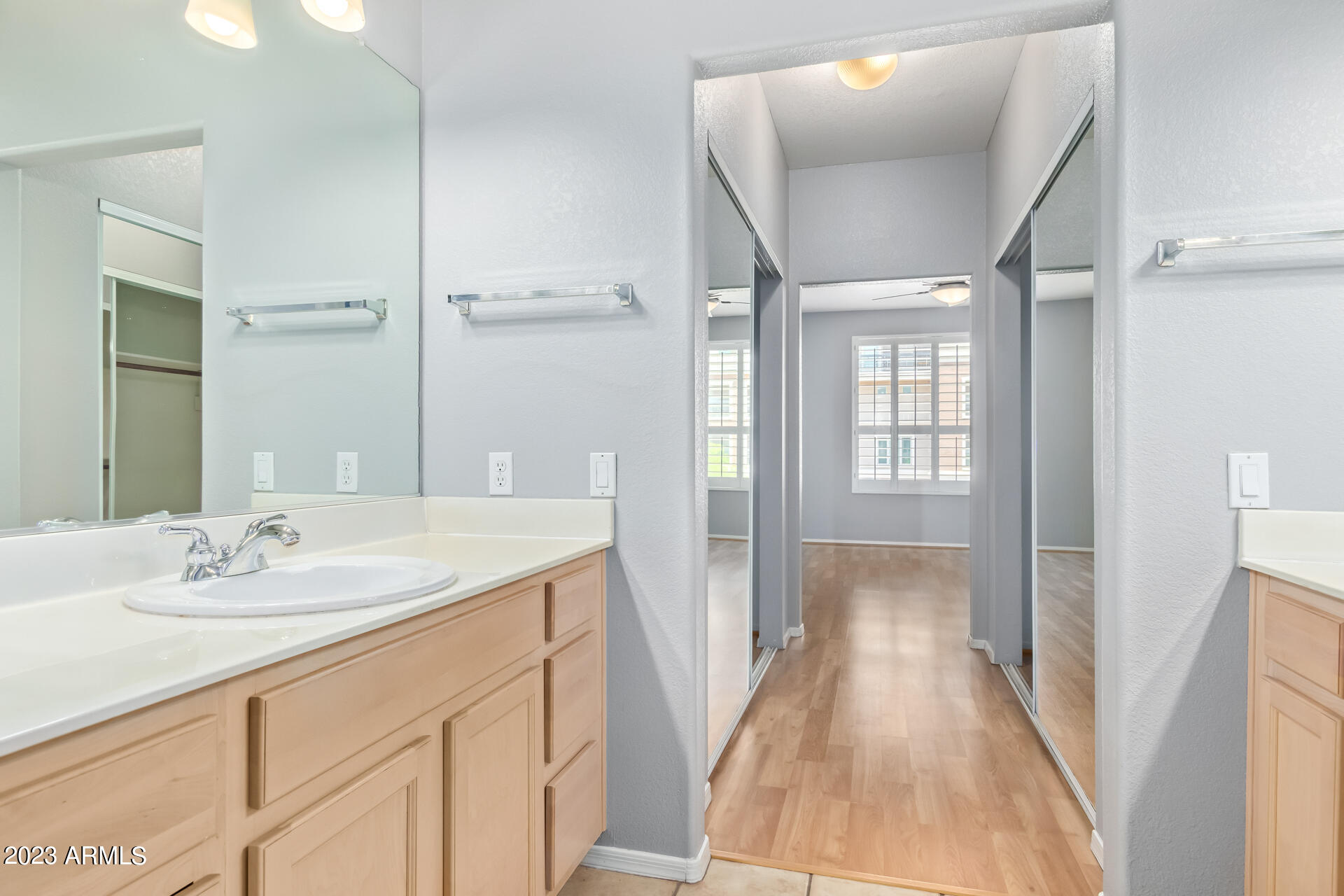 435 W RIO SALADO Parkway, 203