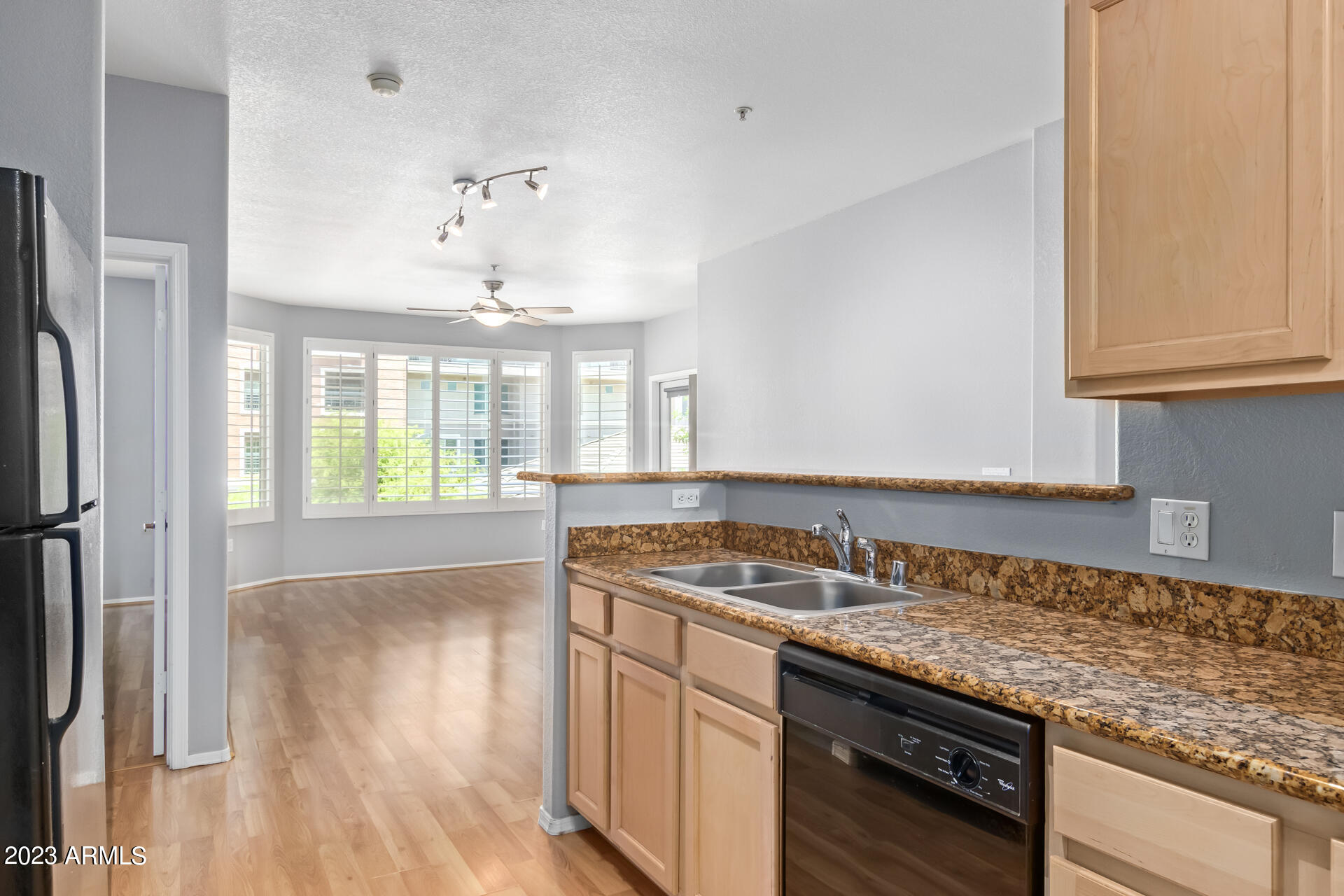 435 W RIO SALADO Parkway, 203