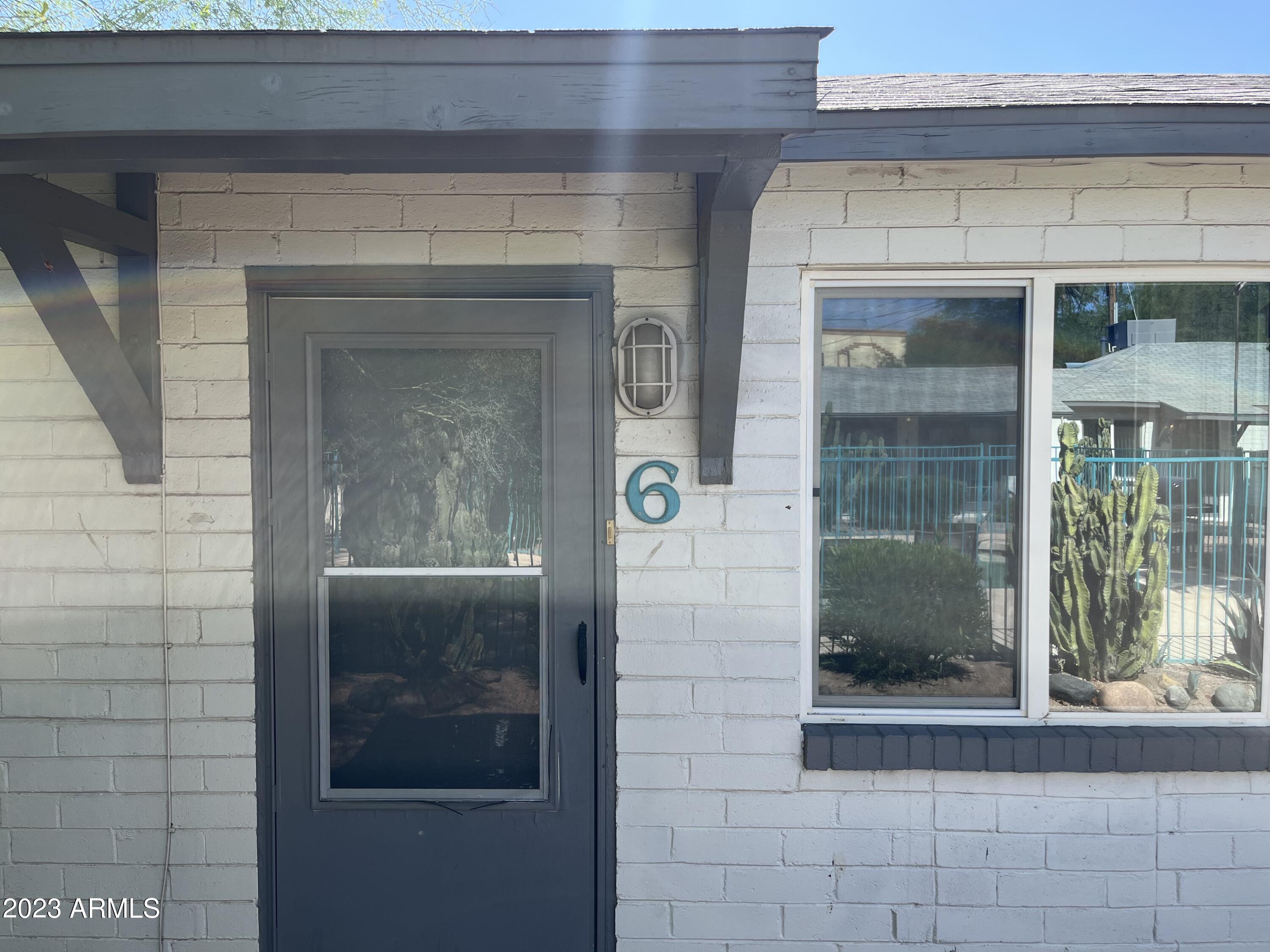 1110 E Turney Avenue, 6