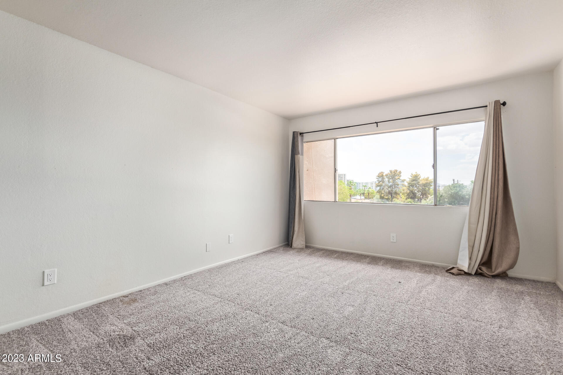 4330 N 5th Avenue, 215