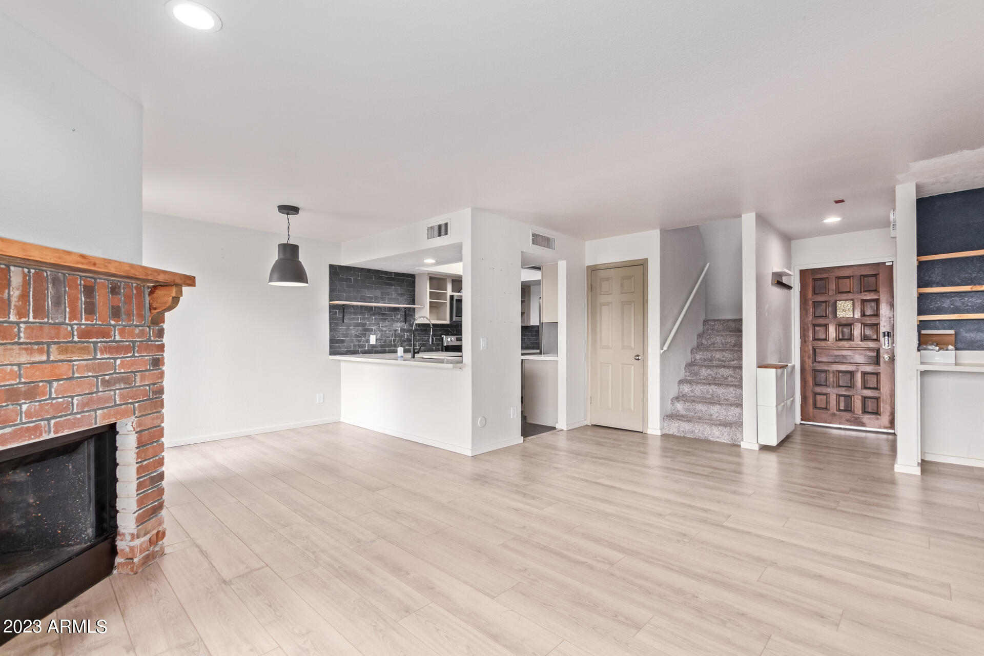 4330 N 5th Avenue, 215