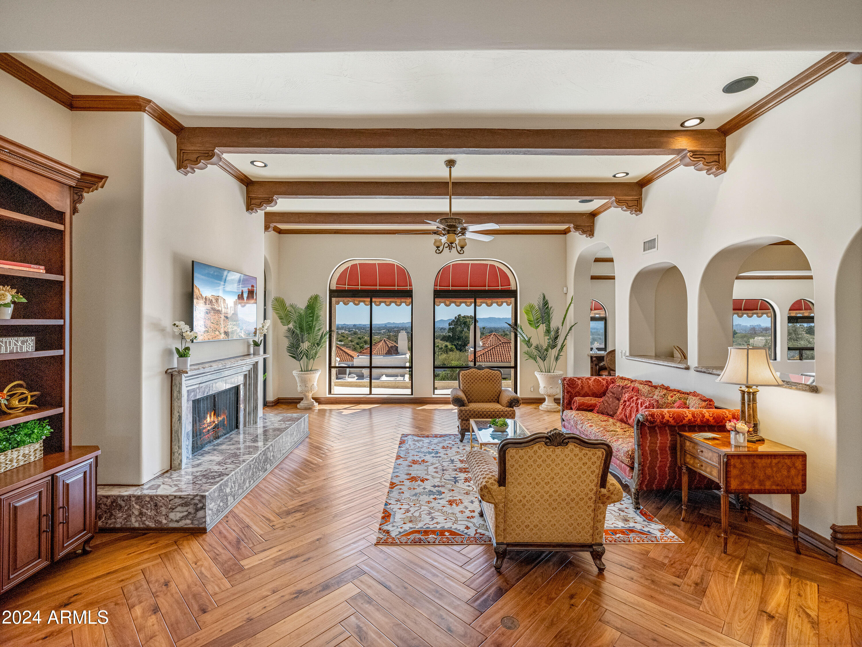 3800 E LINCOLN Drive, 4