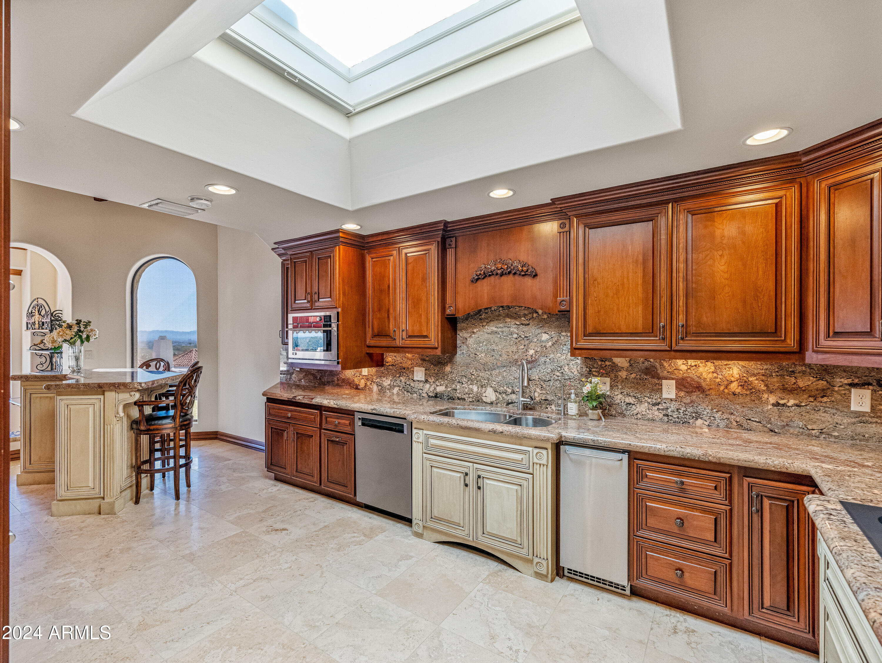 3800 E LINCOLN Drive, 4