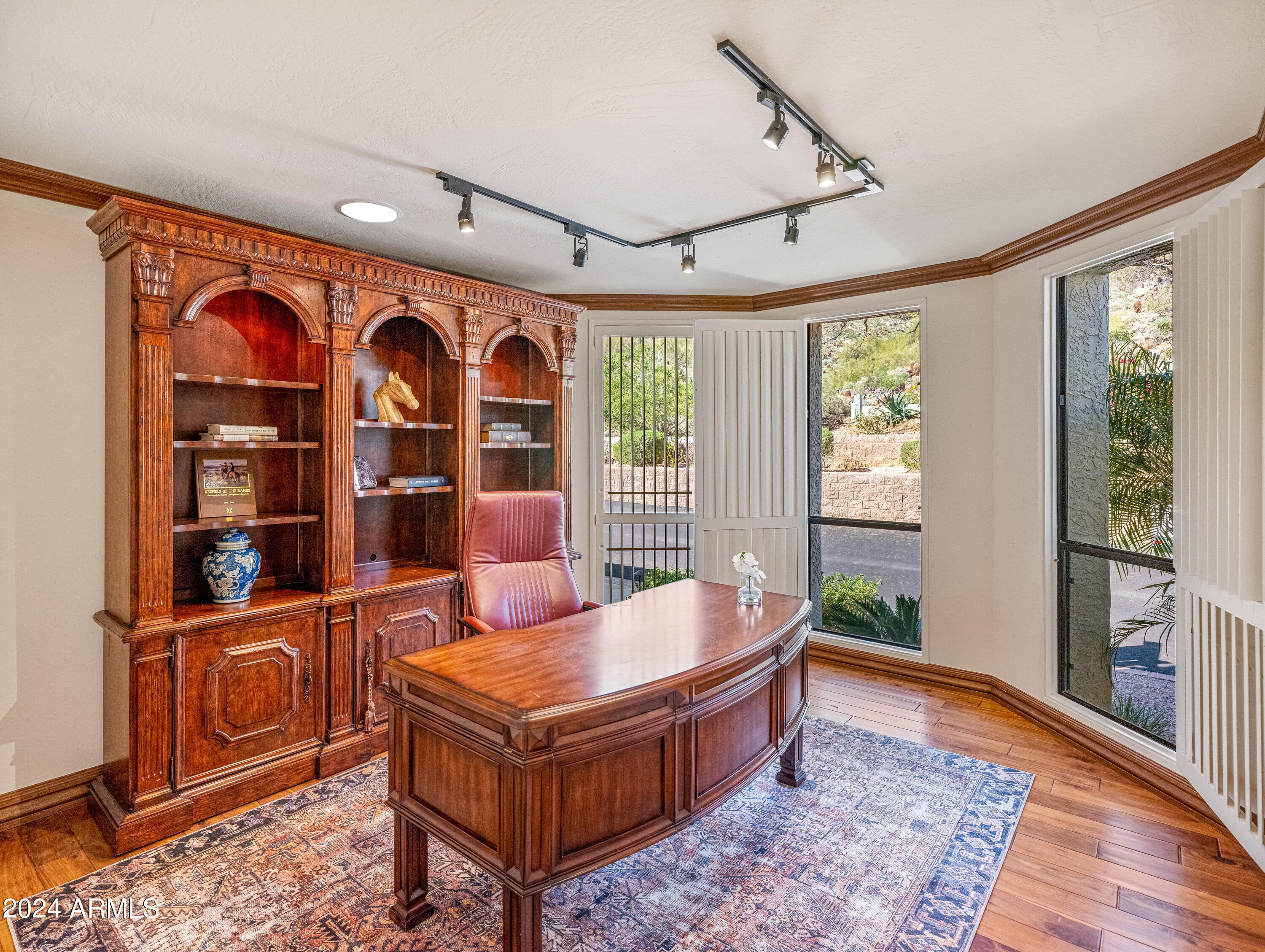 3800 E LINCOLN Drive, 4