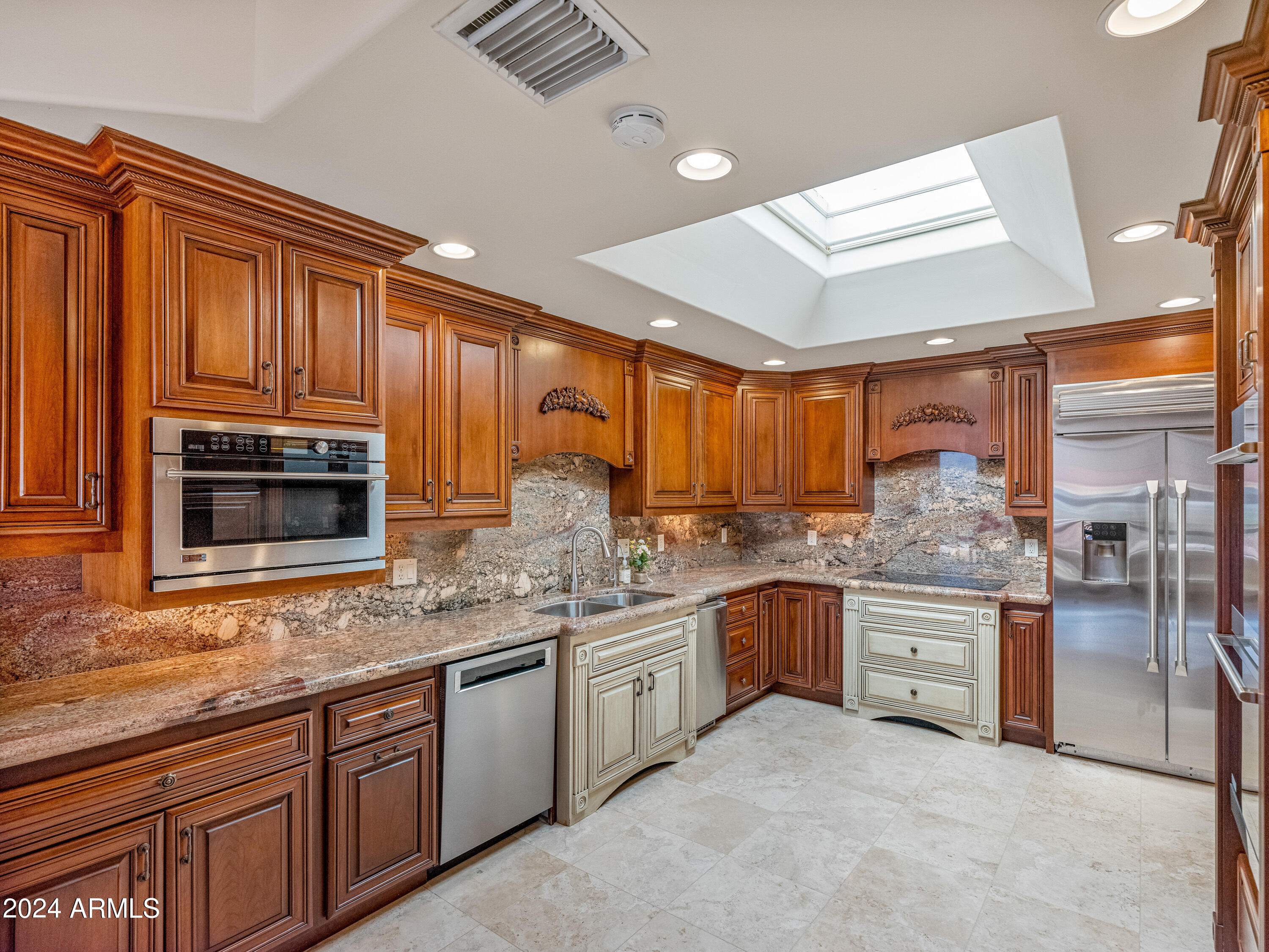 3800 E LINCOLN Drive, 4