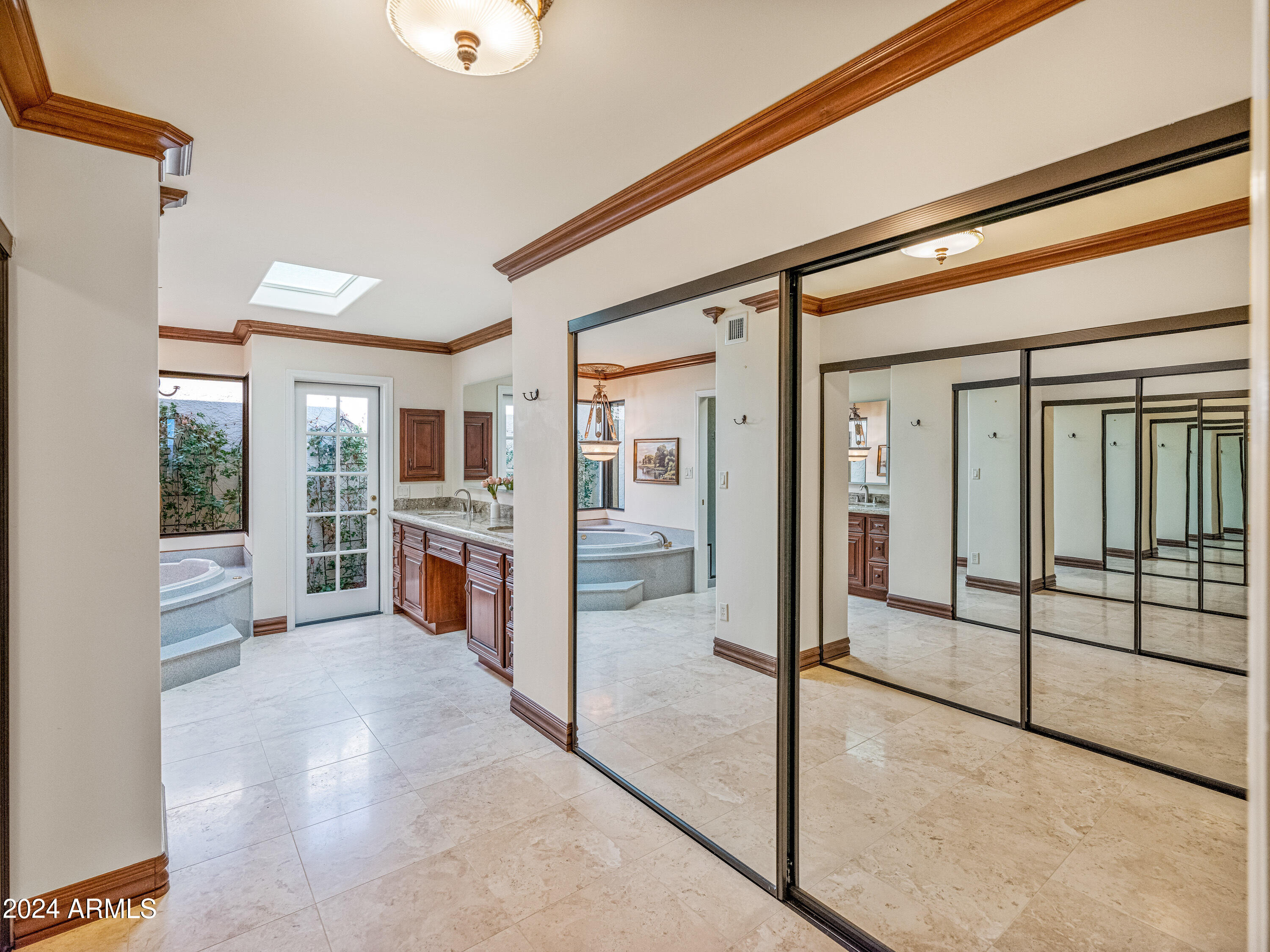 3800 E LINCOLN Drive, 4