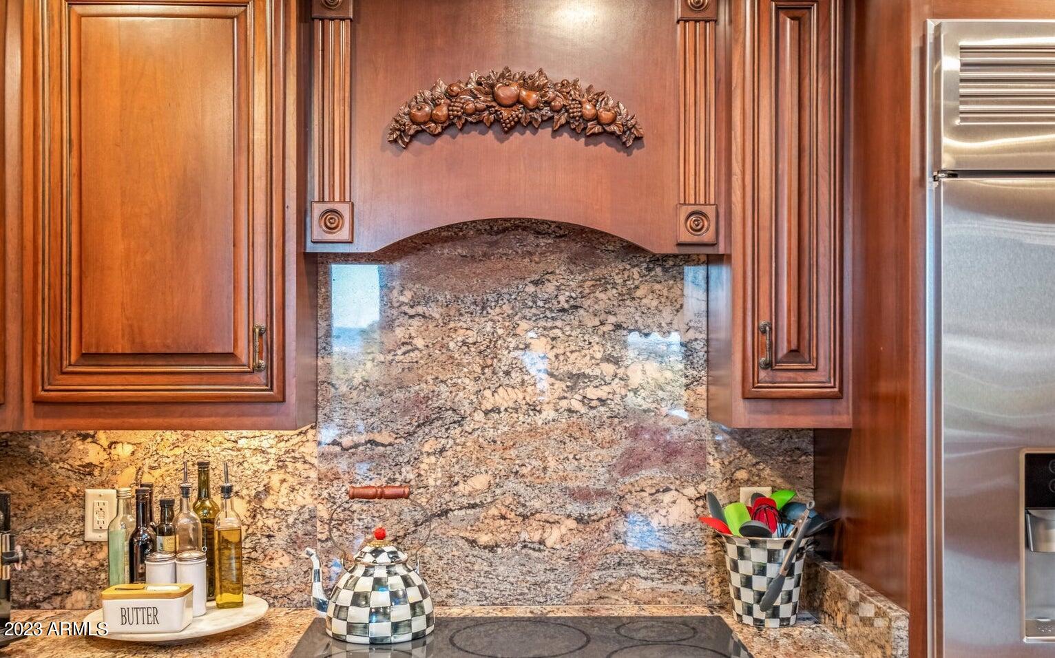 3800 E LINCOLN Drive, 4