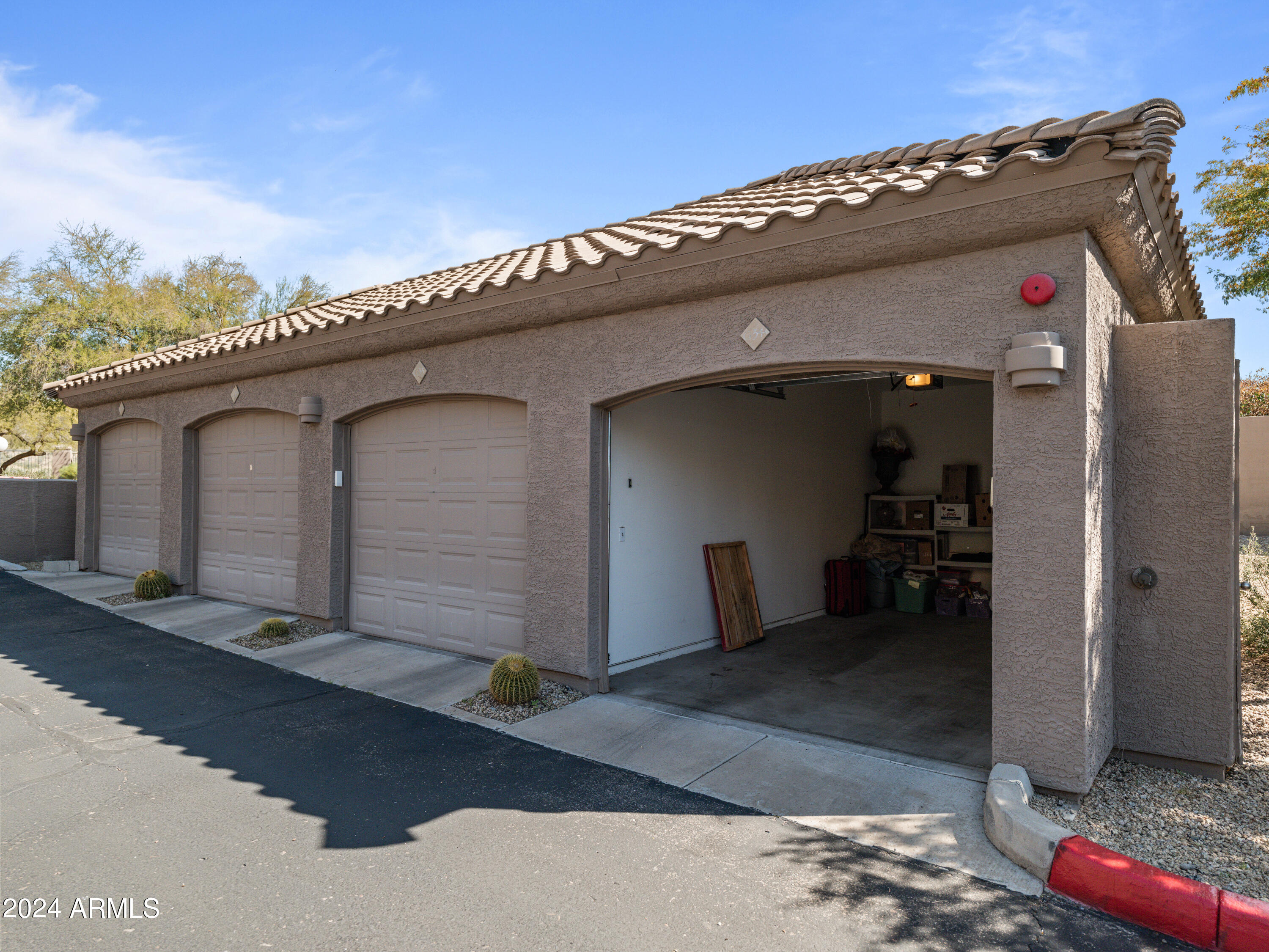 11680 E SAHUARO Drive, 1051