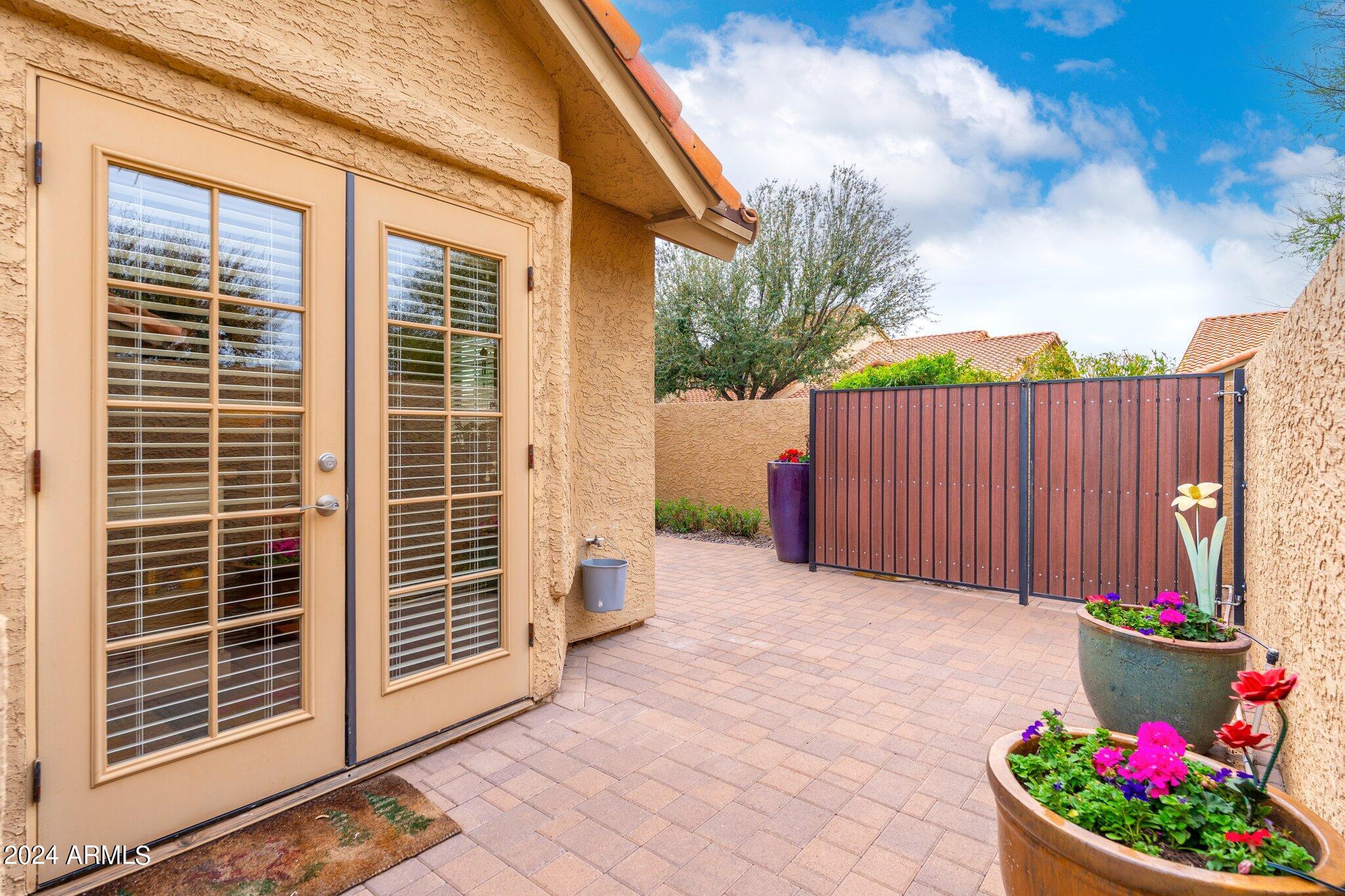 6880 N 79TH Place