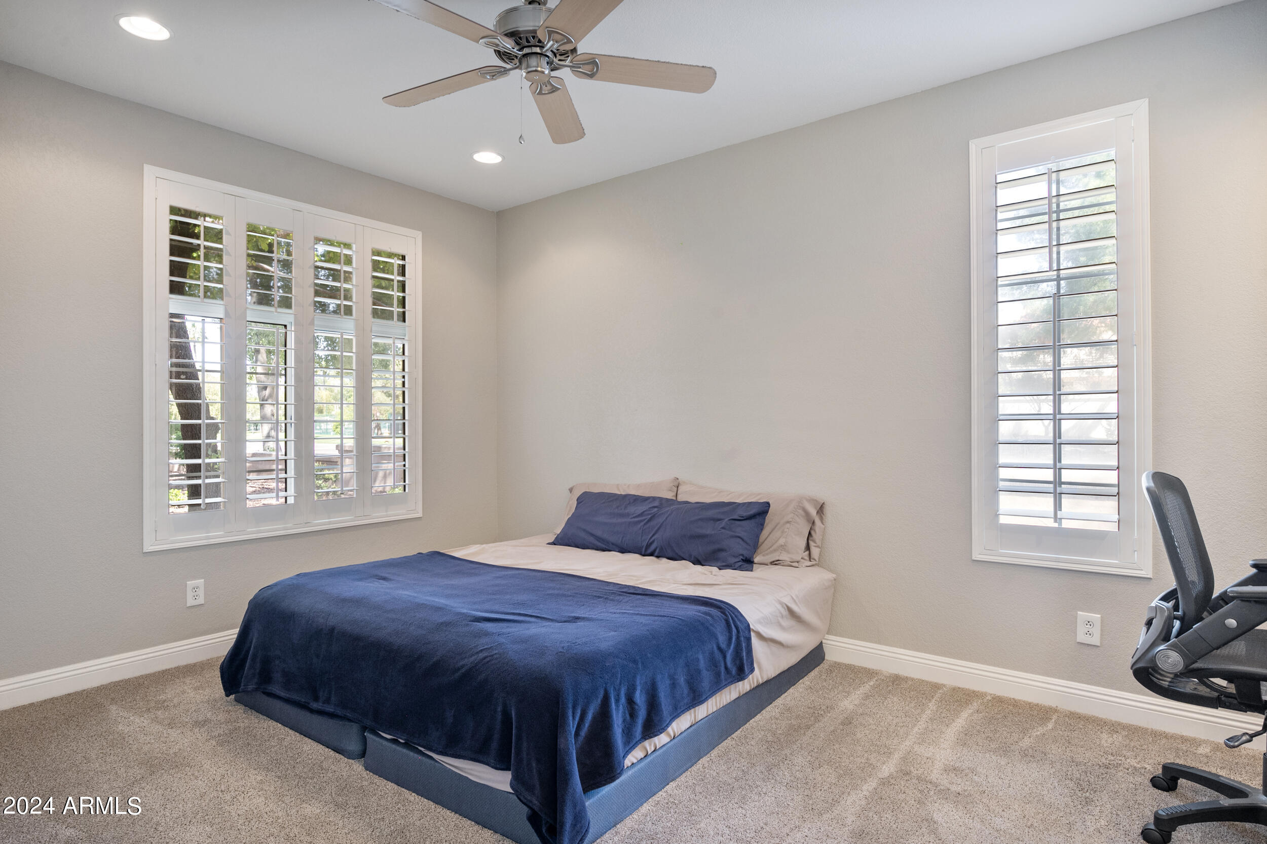 1633 E LAKESIDE Drive, 160