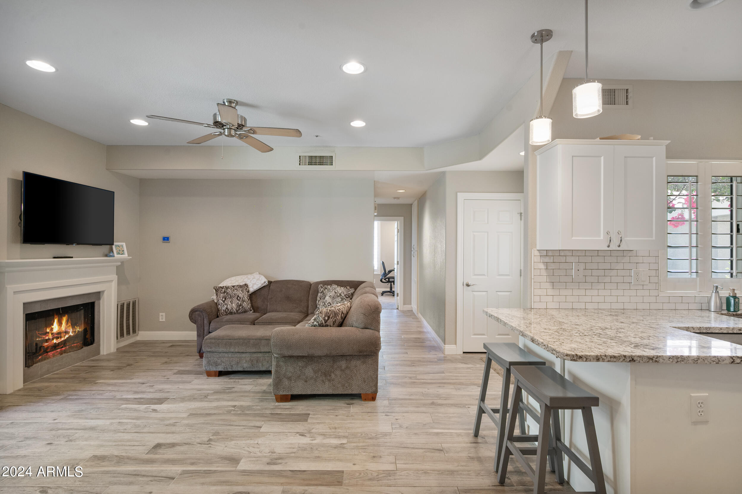 1633 E LAKESIDE Drive, 160