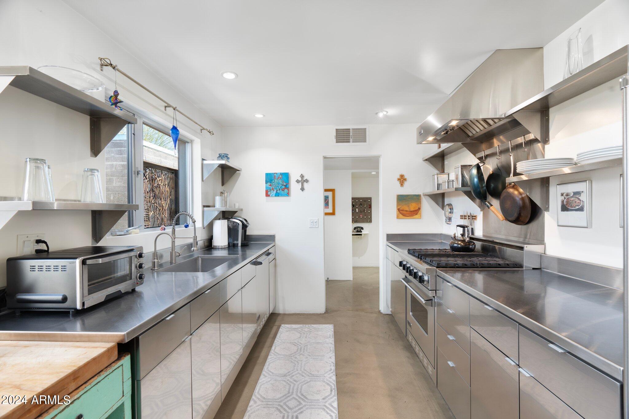 923 W AVALON Drive