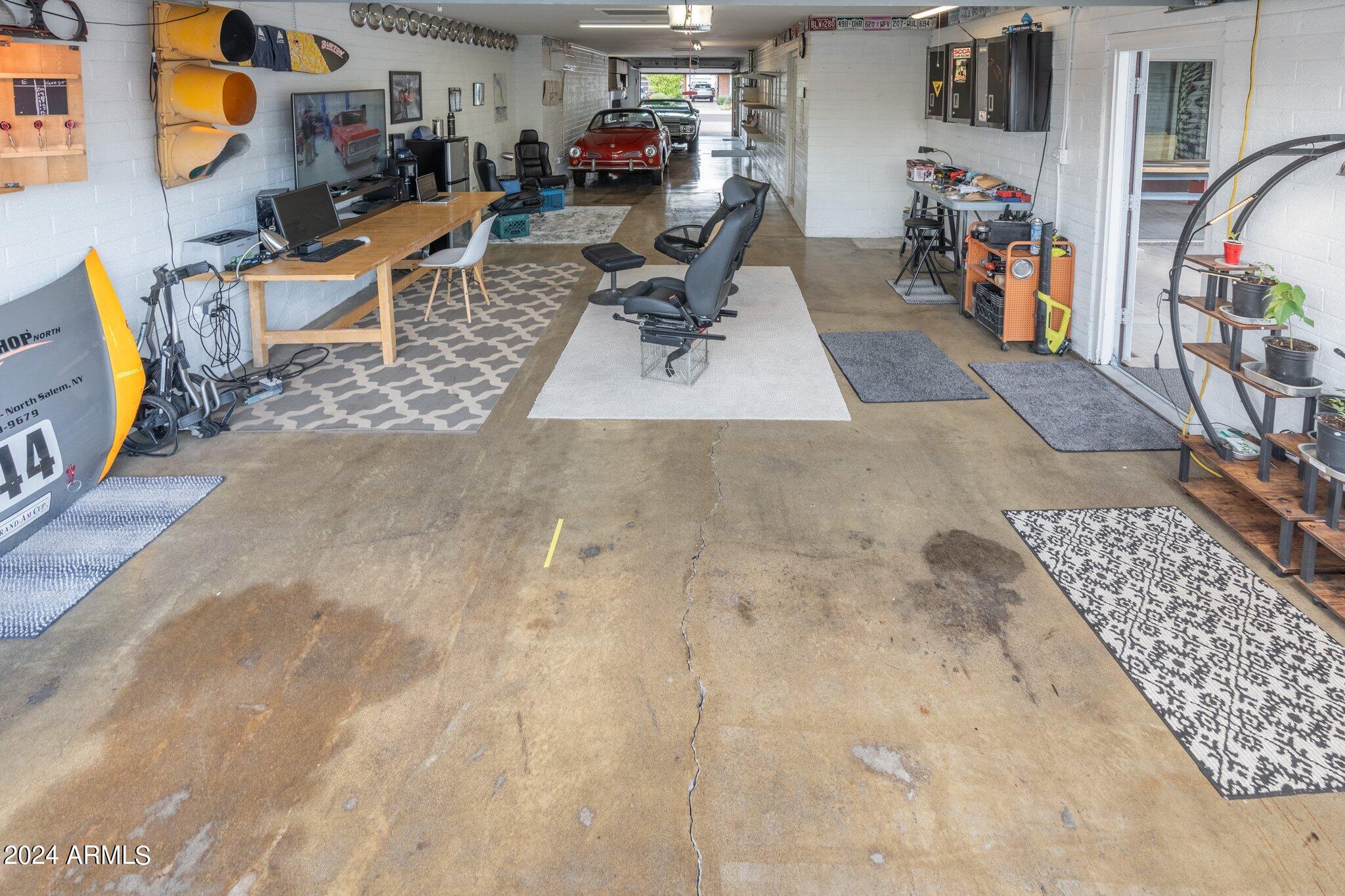 923 W AVALON Drive