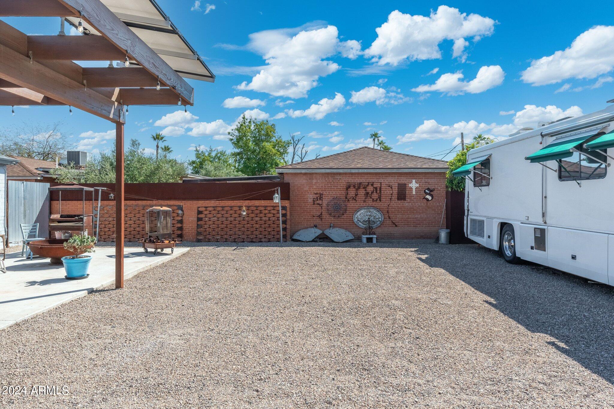 923 W AVALON Drive