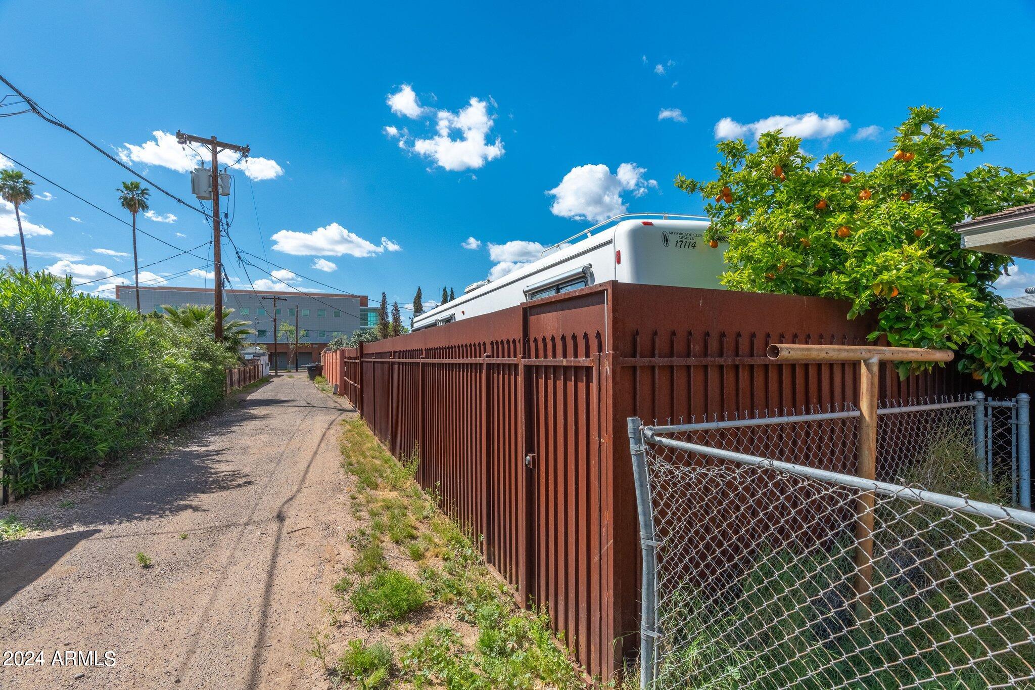 923 W AVALON Drive
