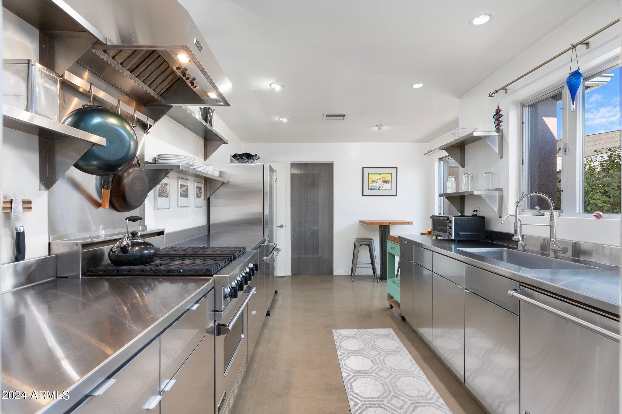 923 W AVALON Drive