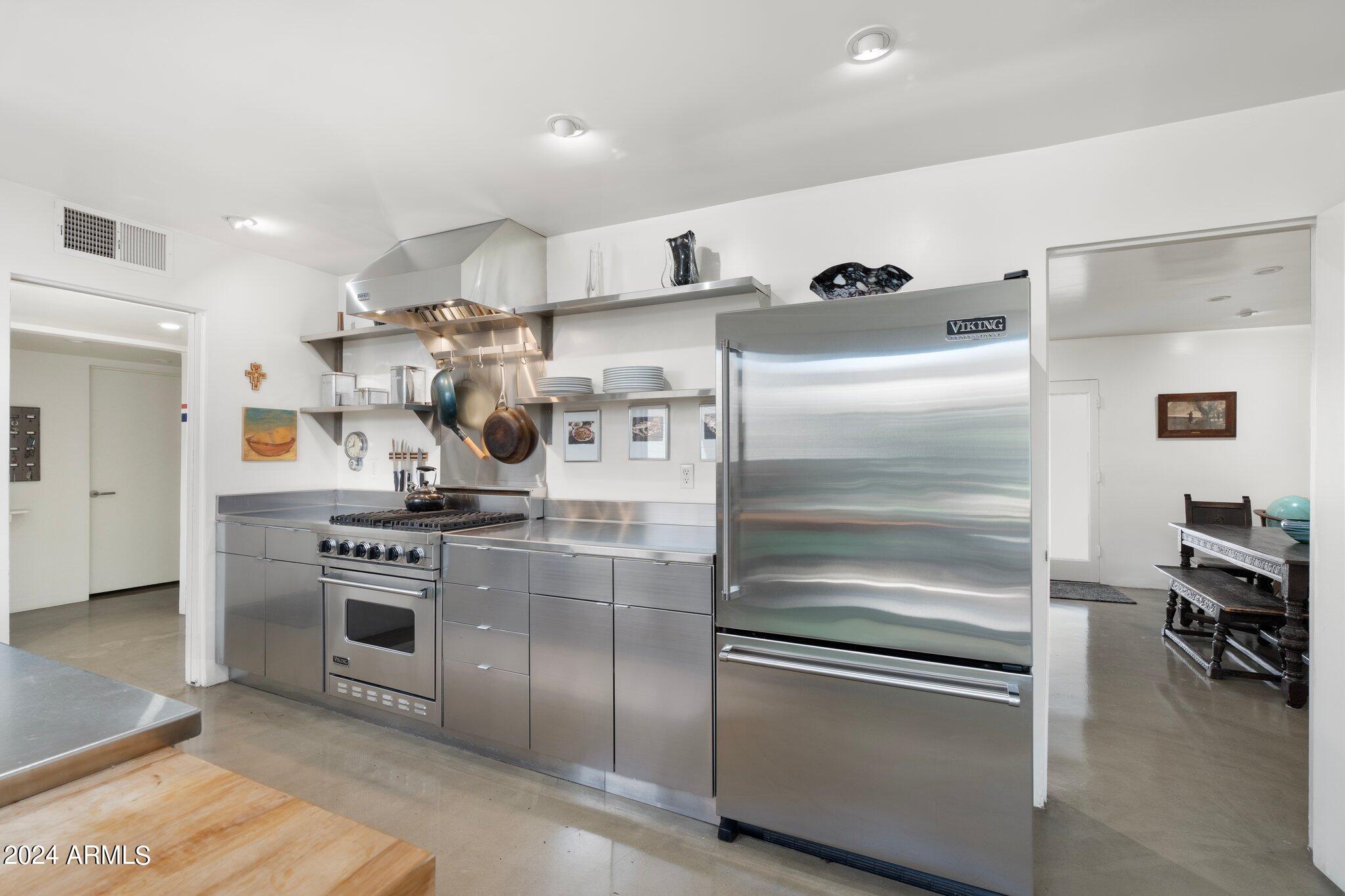 923 W AVALON Drive
