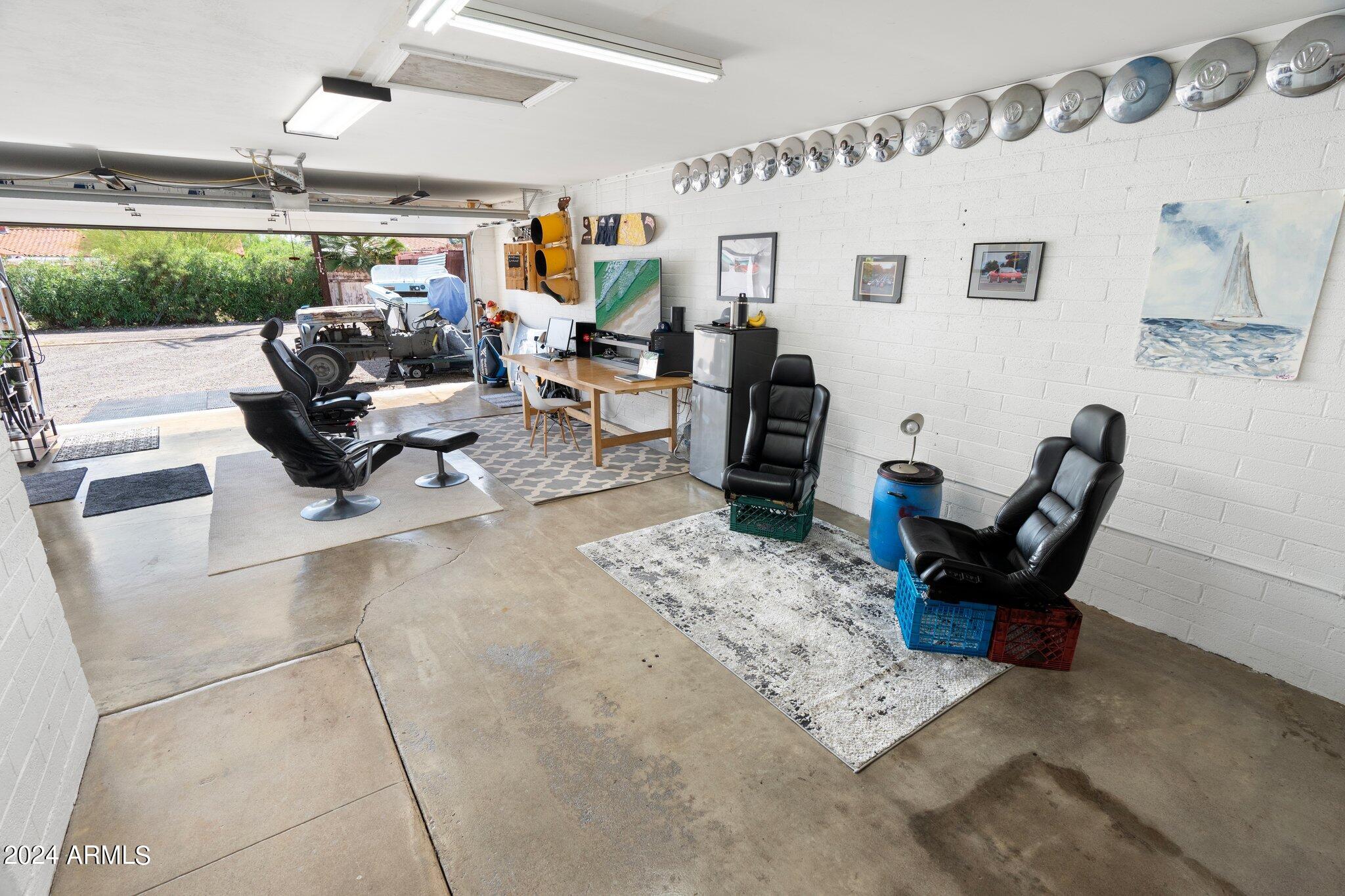 923 W AVALON Drive