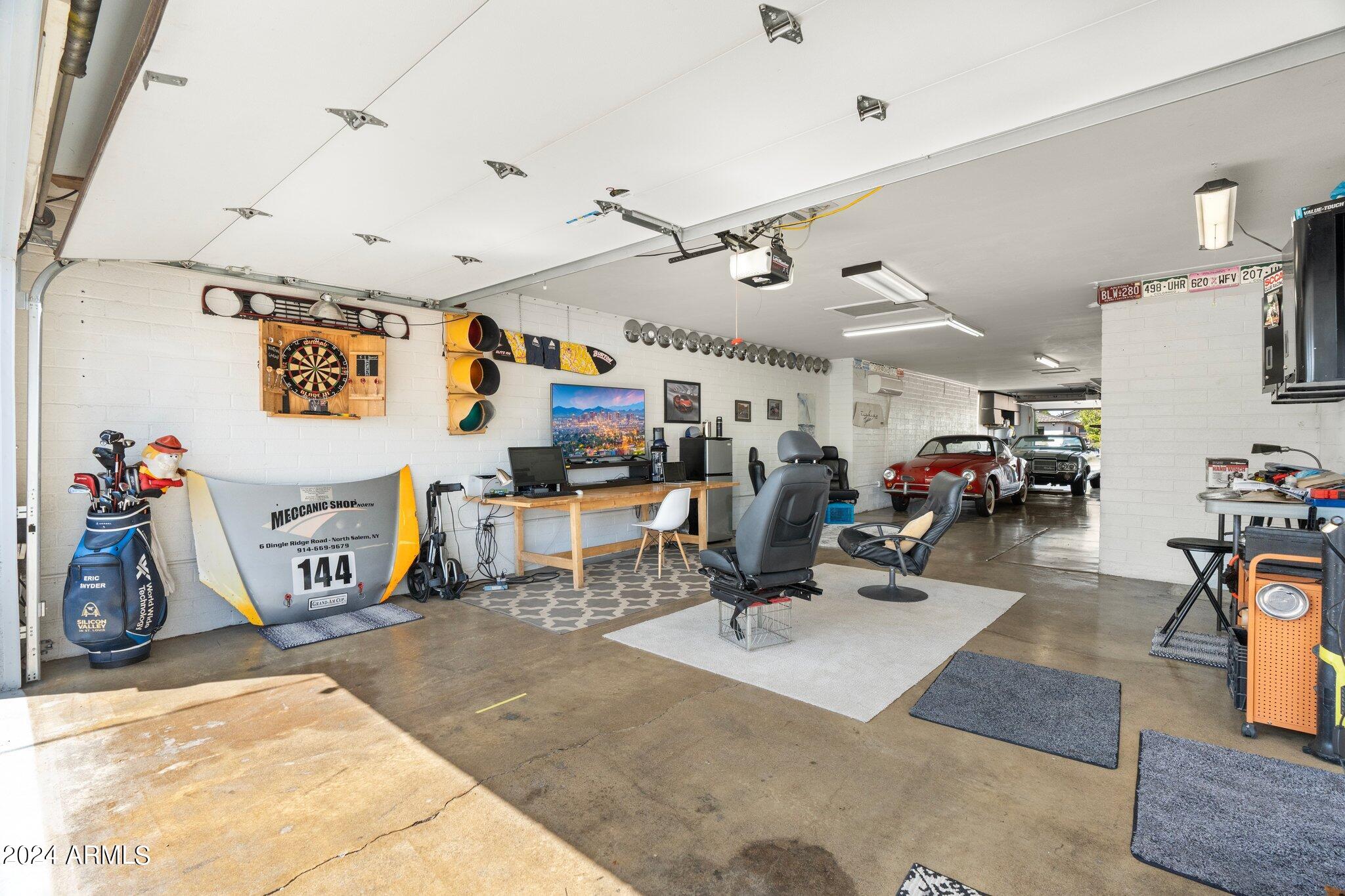 923 W AVALON Drive