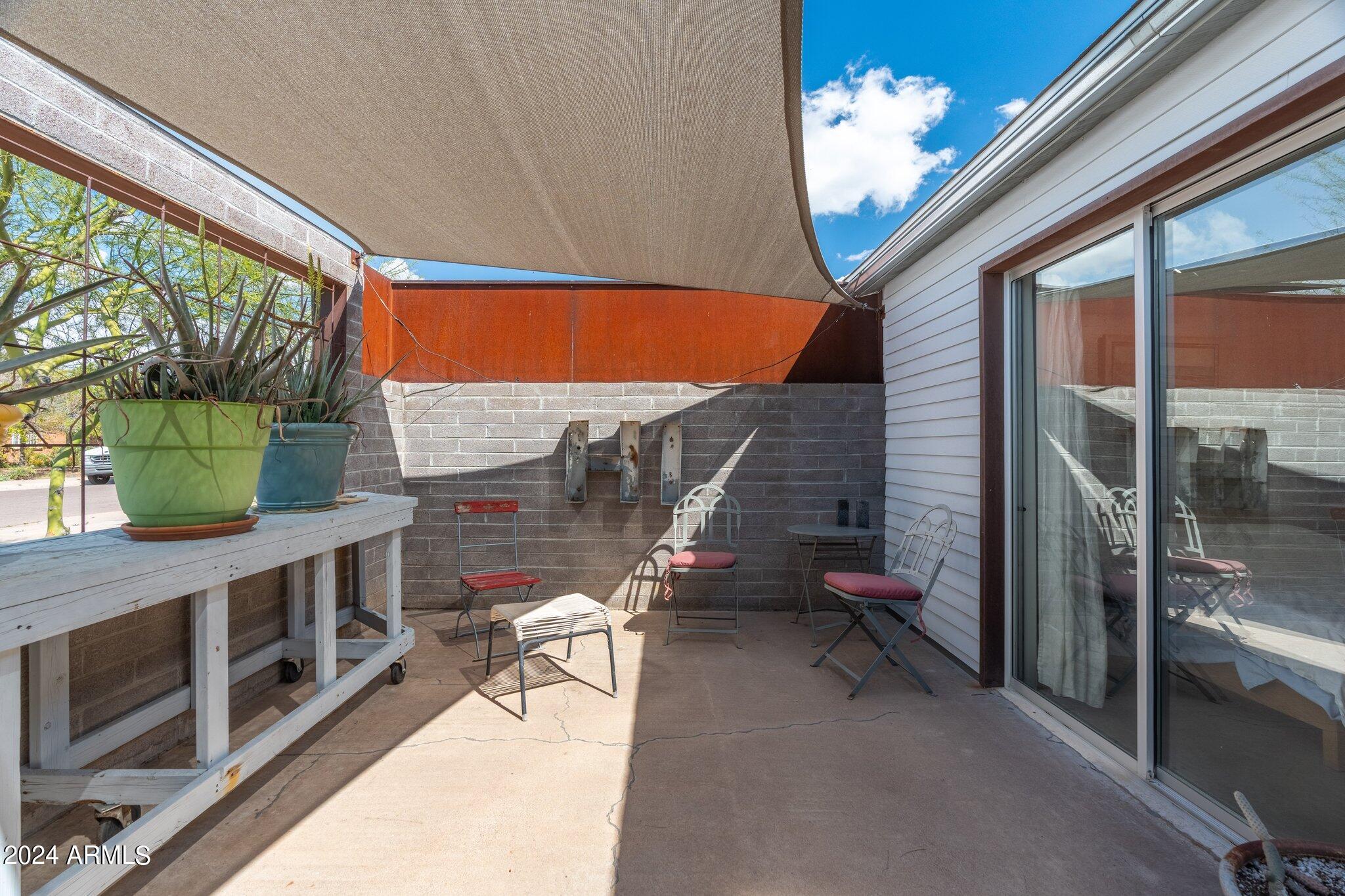 923 W AVALON Drive