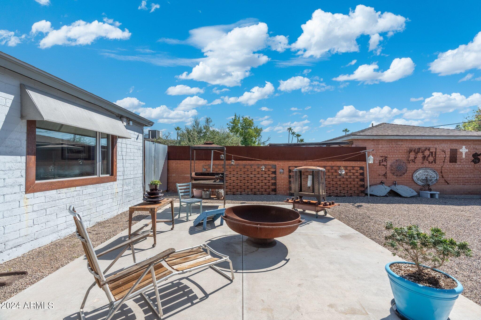 923 W AVALON Drive
